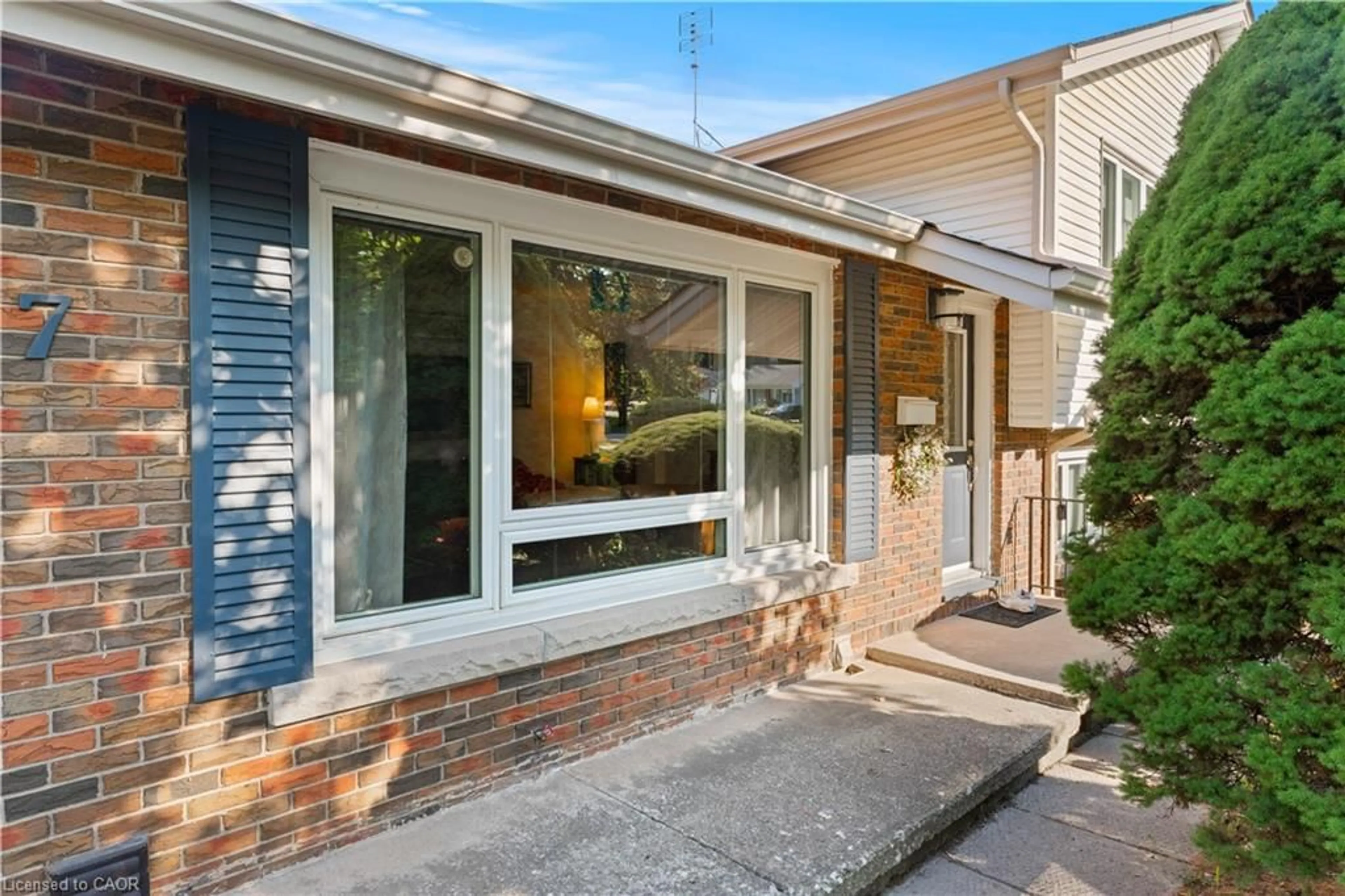 Home with brick exterior material, street for 1327 Pelham Street, Fonthill Ontario L0S 1E0