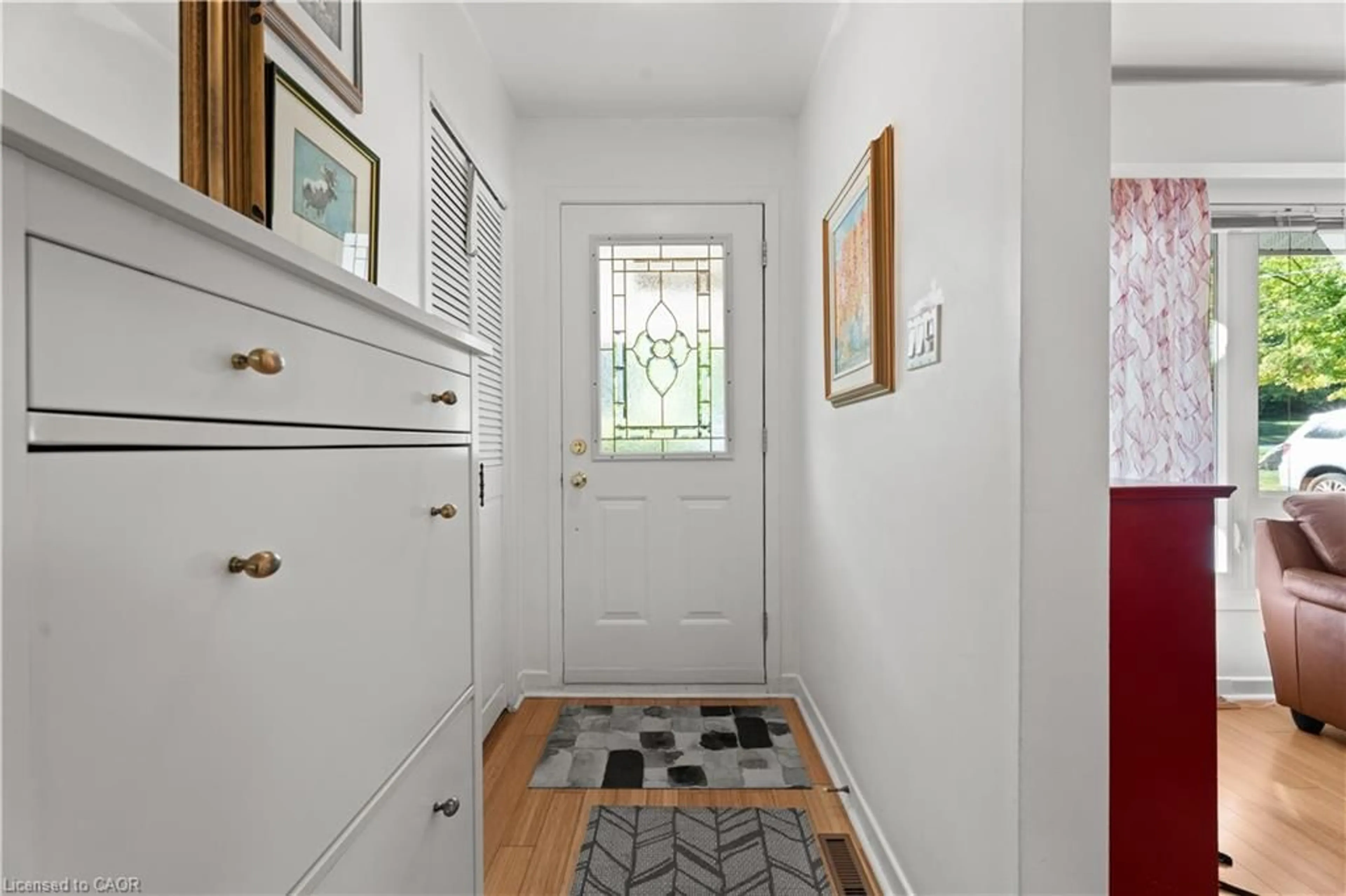Indoor entryway for 1327 Pelham Street, Fonthill Ontario L0S 1E0