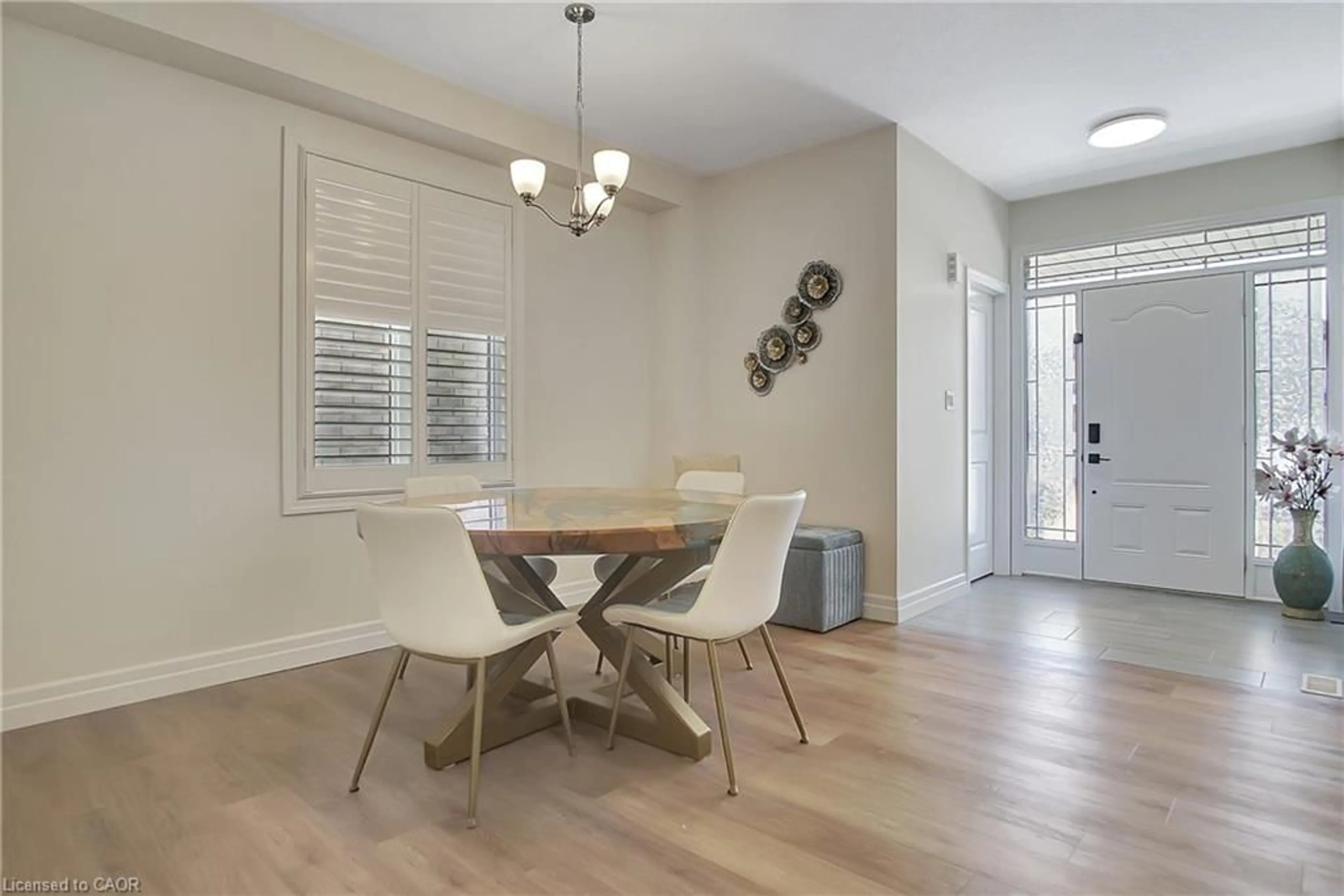 Dining room, wood/laminate floor for 909 Dunnigan Crt, Kitchener Ontario N2B 3J7