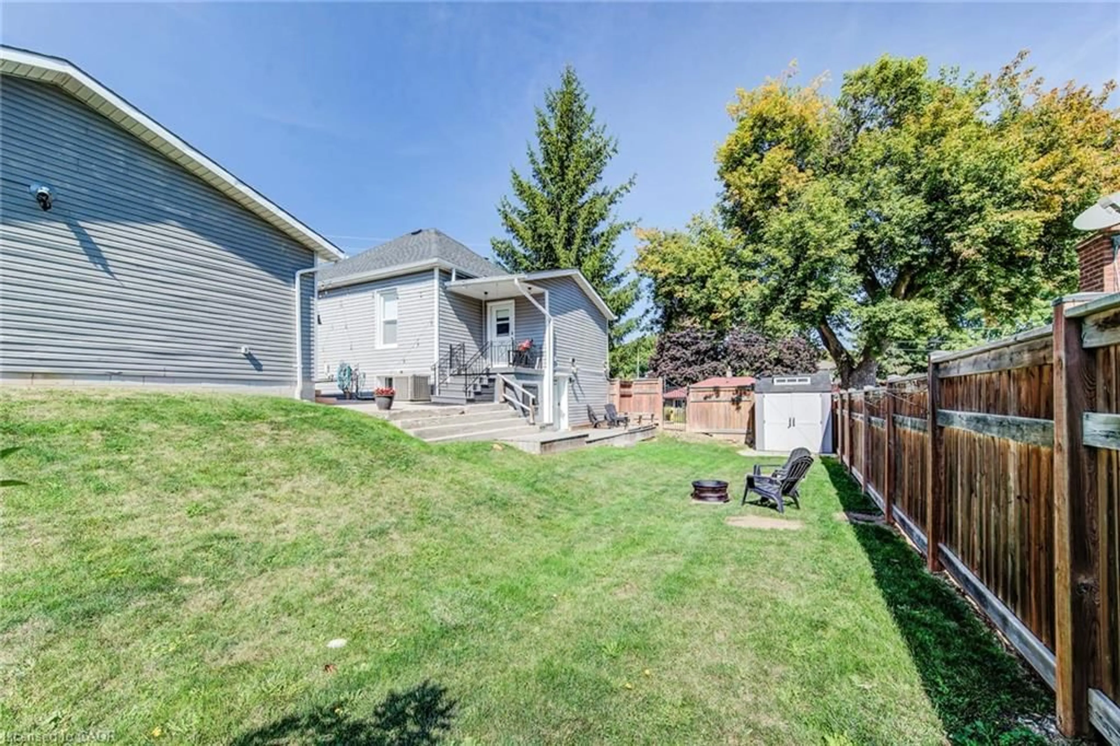 Patio, unknown for 1631 Franklin Blvd, Cambridge Ontario N3C 1P5