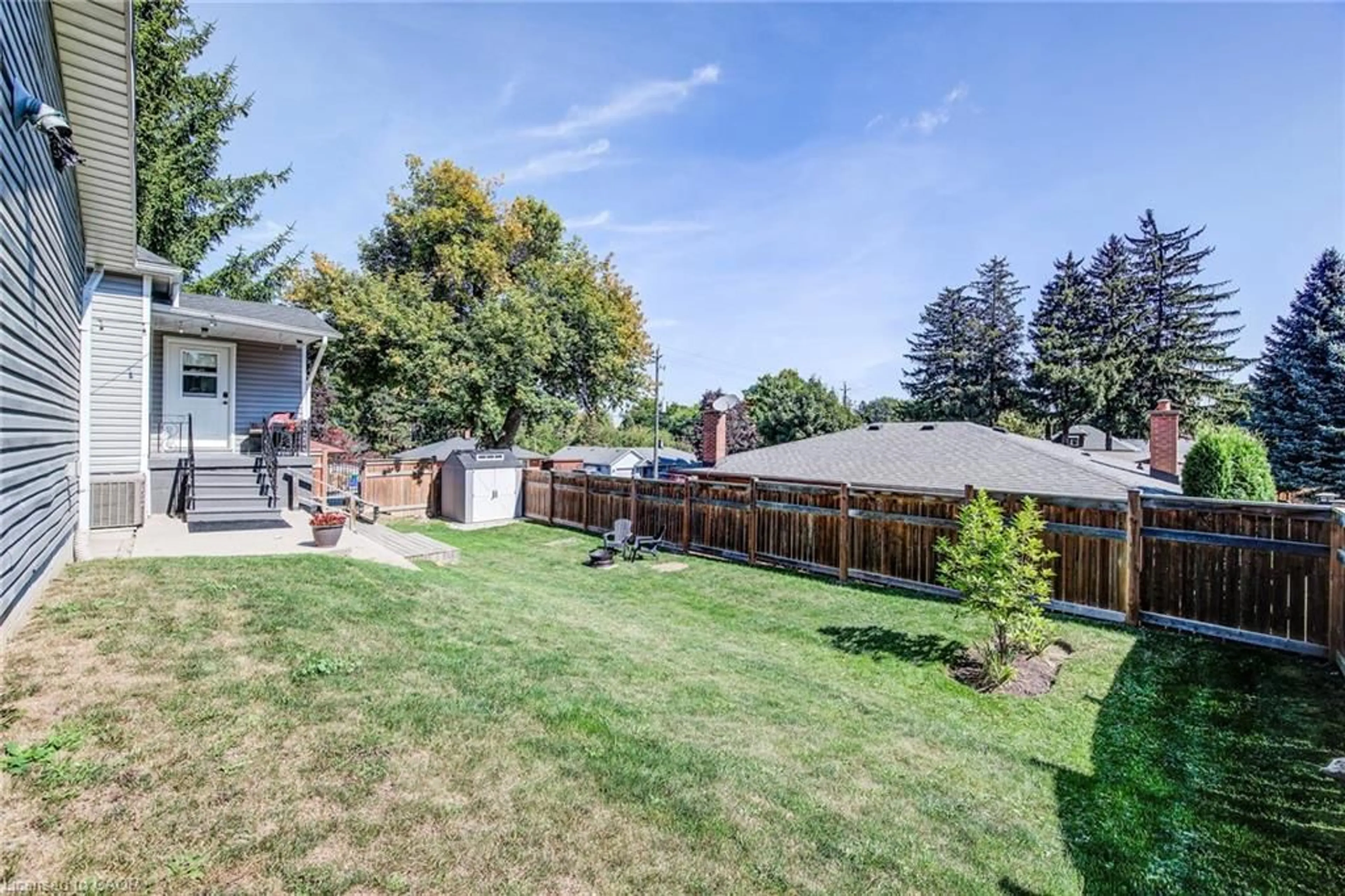 Patio, mountain view for 1631 Franklin Blvd, Cambridge Ontario N3C 1P5
