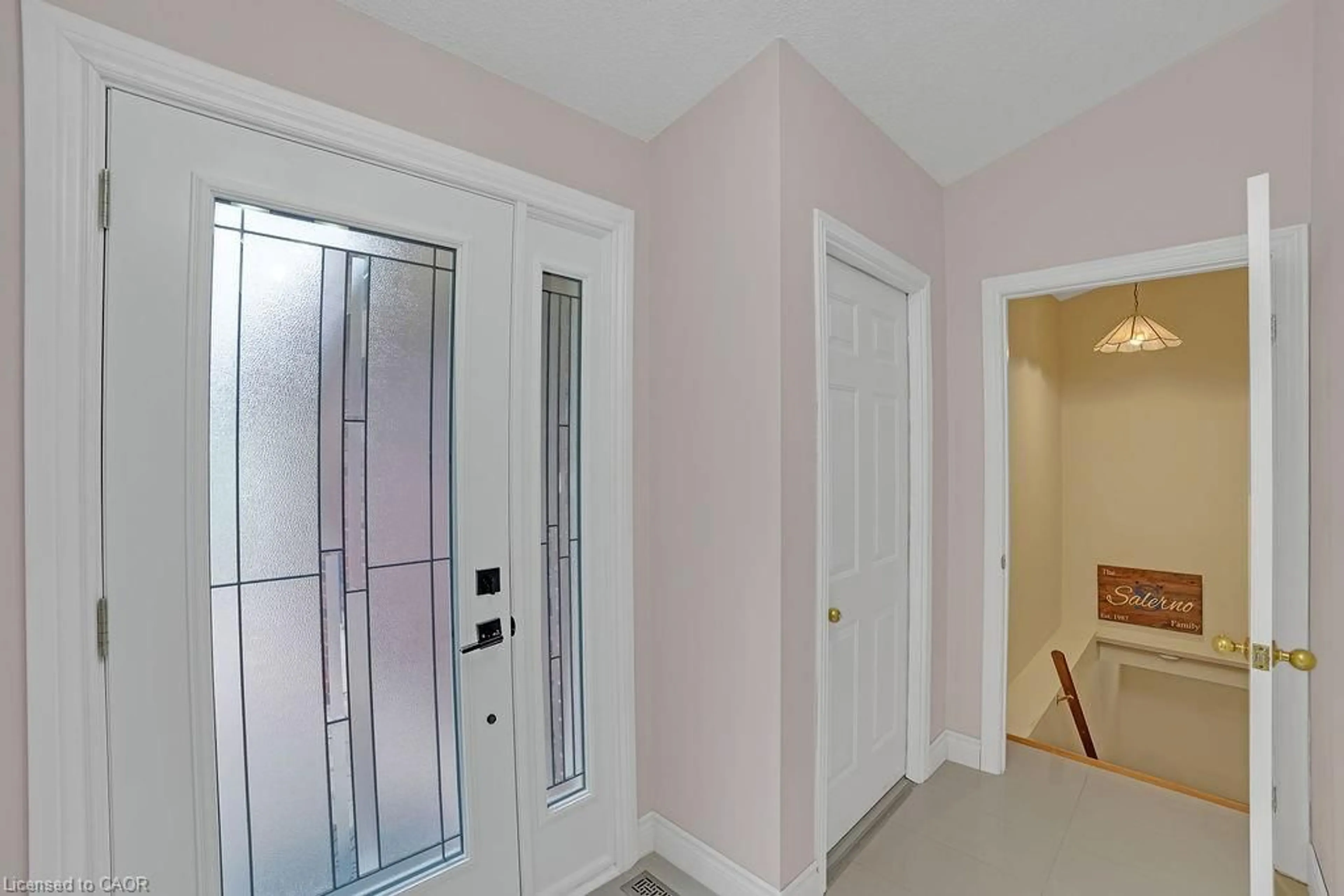Indoor entryway for 30 Highland Blvd, Caledonia Ontario N4W 1G6