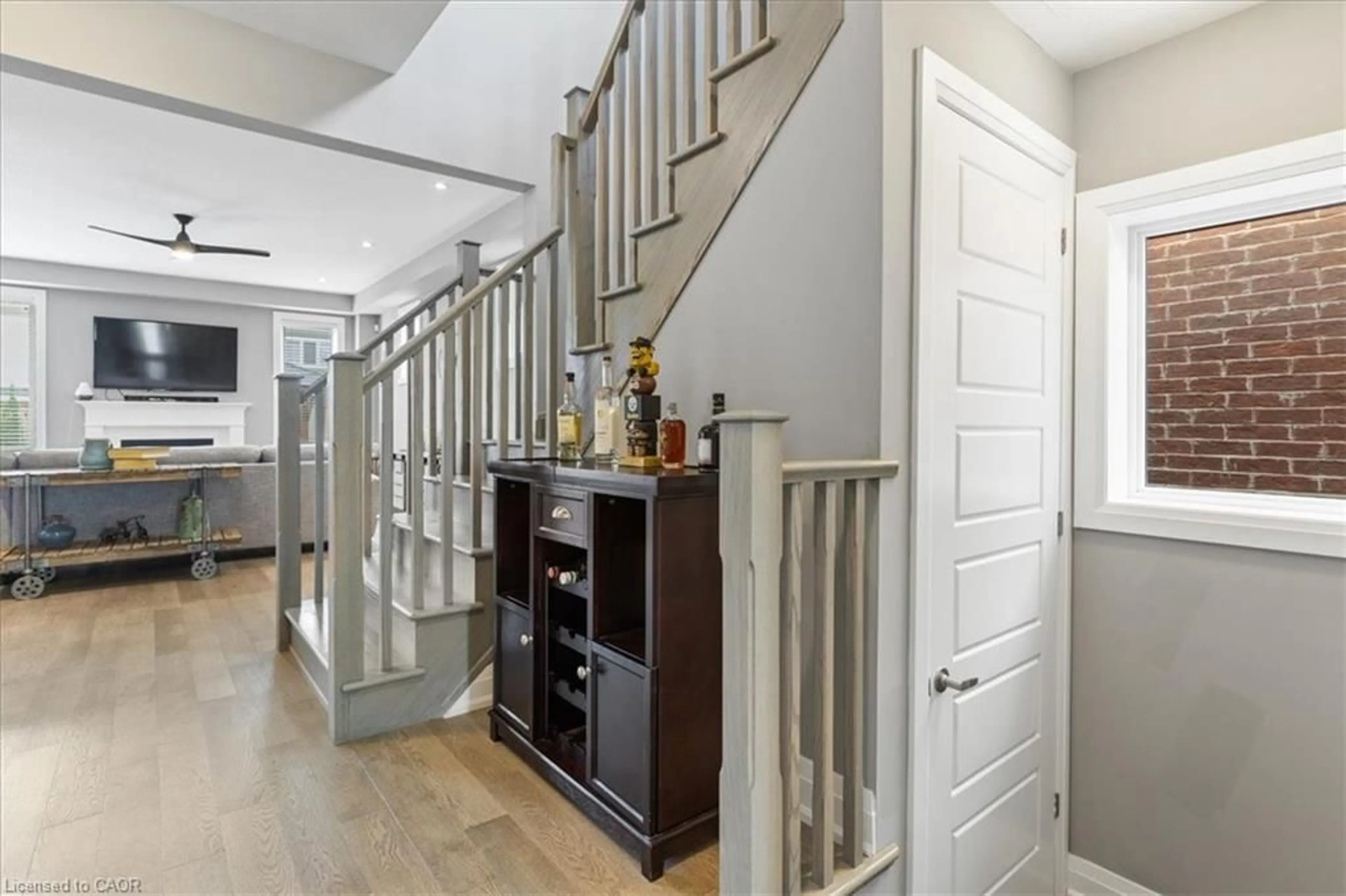 Indoor entryway for 504 Equestrian Way, Cambridge Ontario N3E 0B5