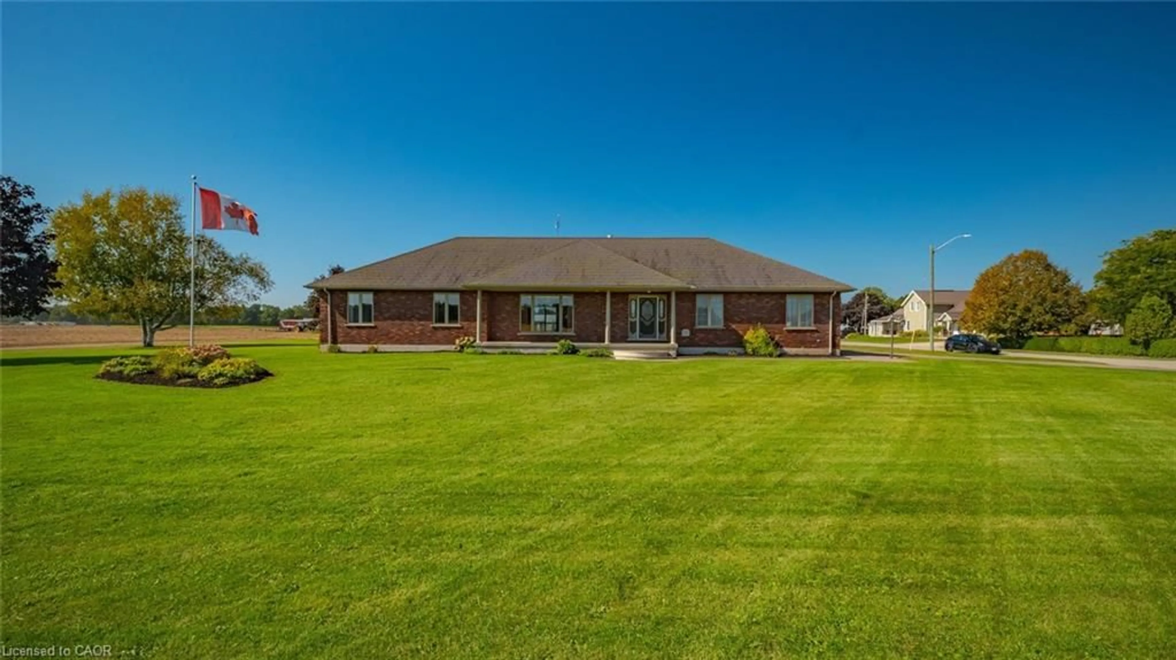 A pic from outside/outdoor area/front of a property/back of a property/a pic from drone, building for 1005 South St, Langton Ontario N0E 1G0