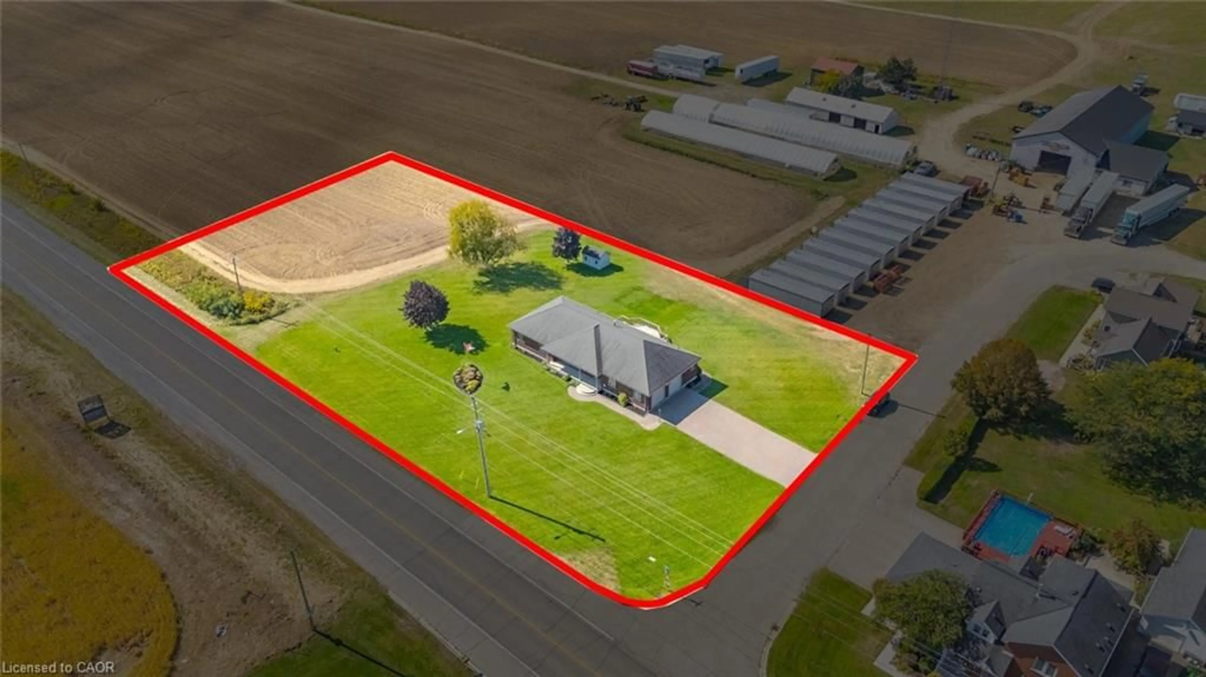 A pic from outside/outdoor area/front of a property/back of a property/a pic from drone, building for 1005 South St, Langton Ontario N0E 1G0