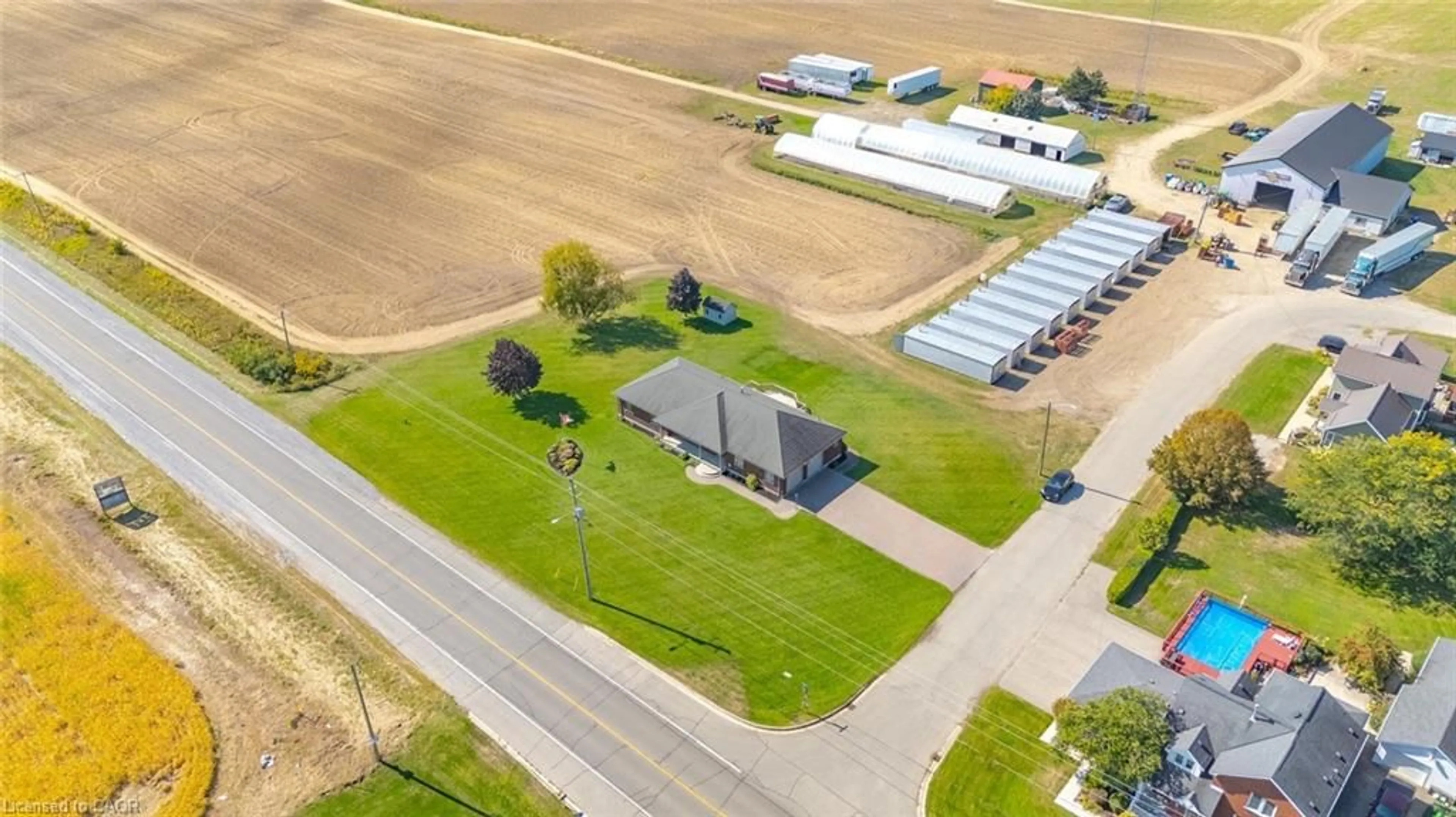 A pic from outside/outdoor area/front of a property/back of a property/a pic from drone, building for 1005 South St, Langton Ontario N0E 1G0
