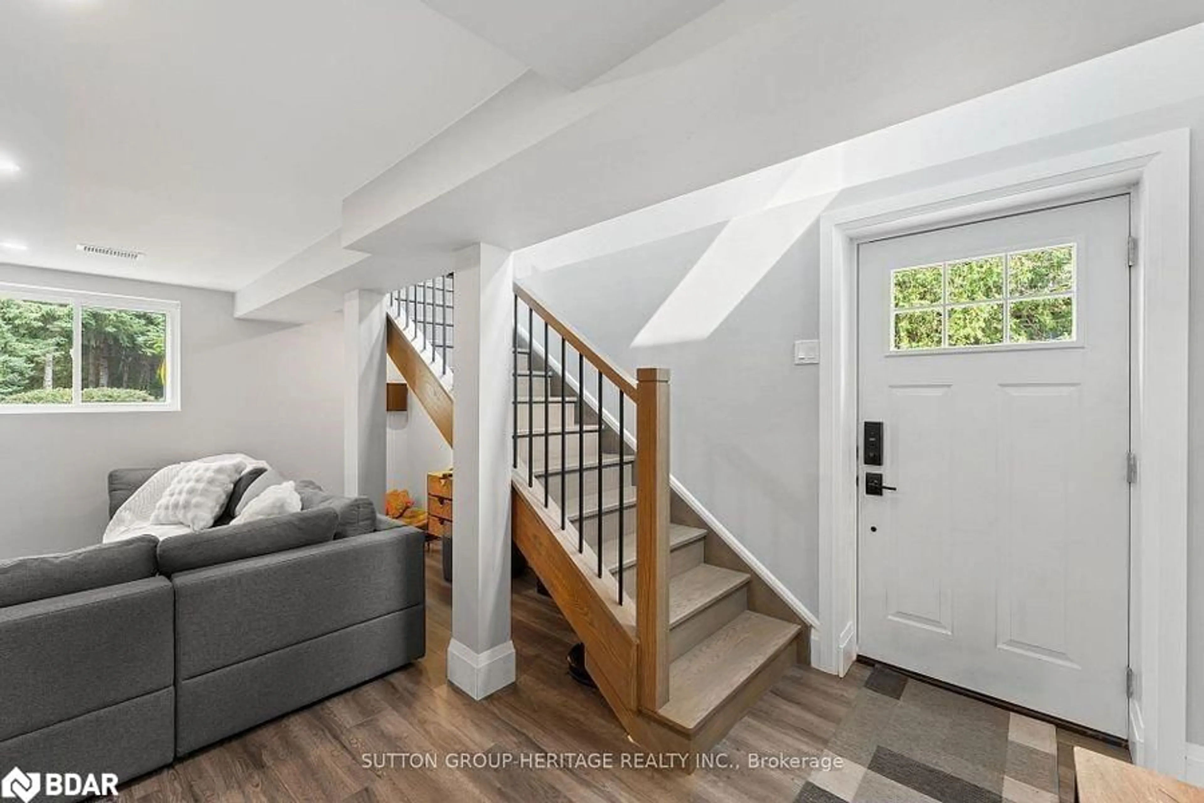 Indoor entryway for 3660 Baldwick Lane, Springwater Ontario L0M 1T0