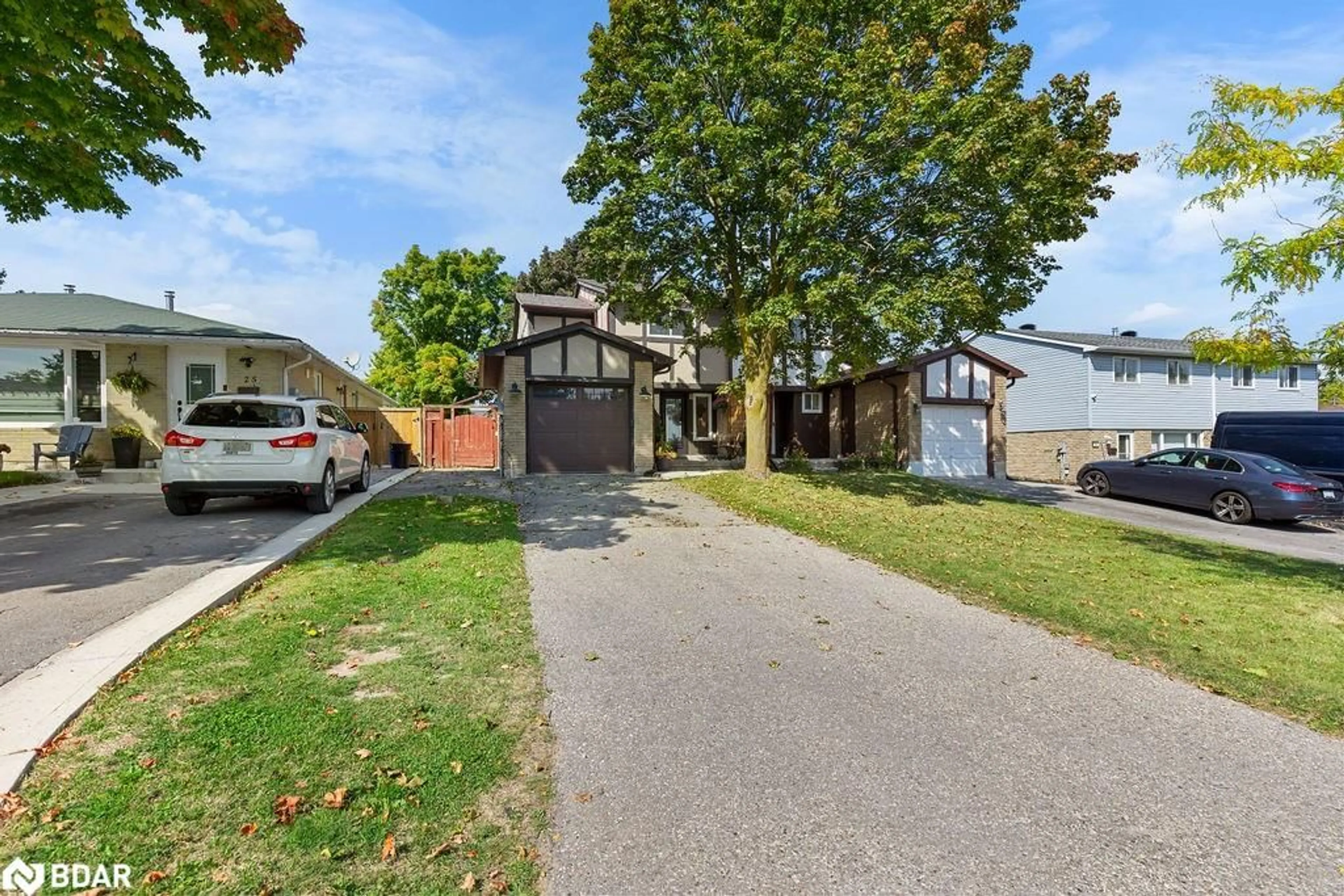 A pic from outside/outdoor area/front of a property/back of a property/a pic from drone, street for 23 Oxford St, Orangeville Ontario L9W 3P3