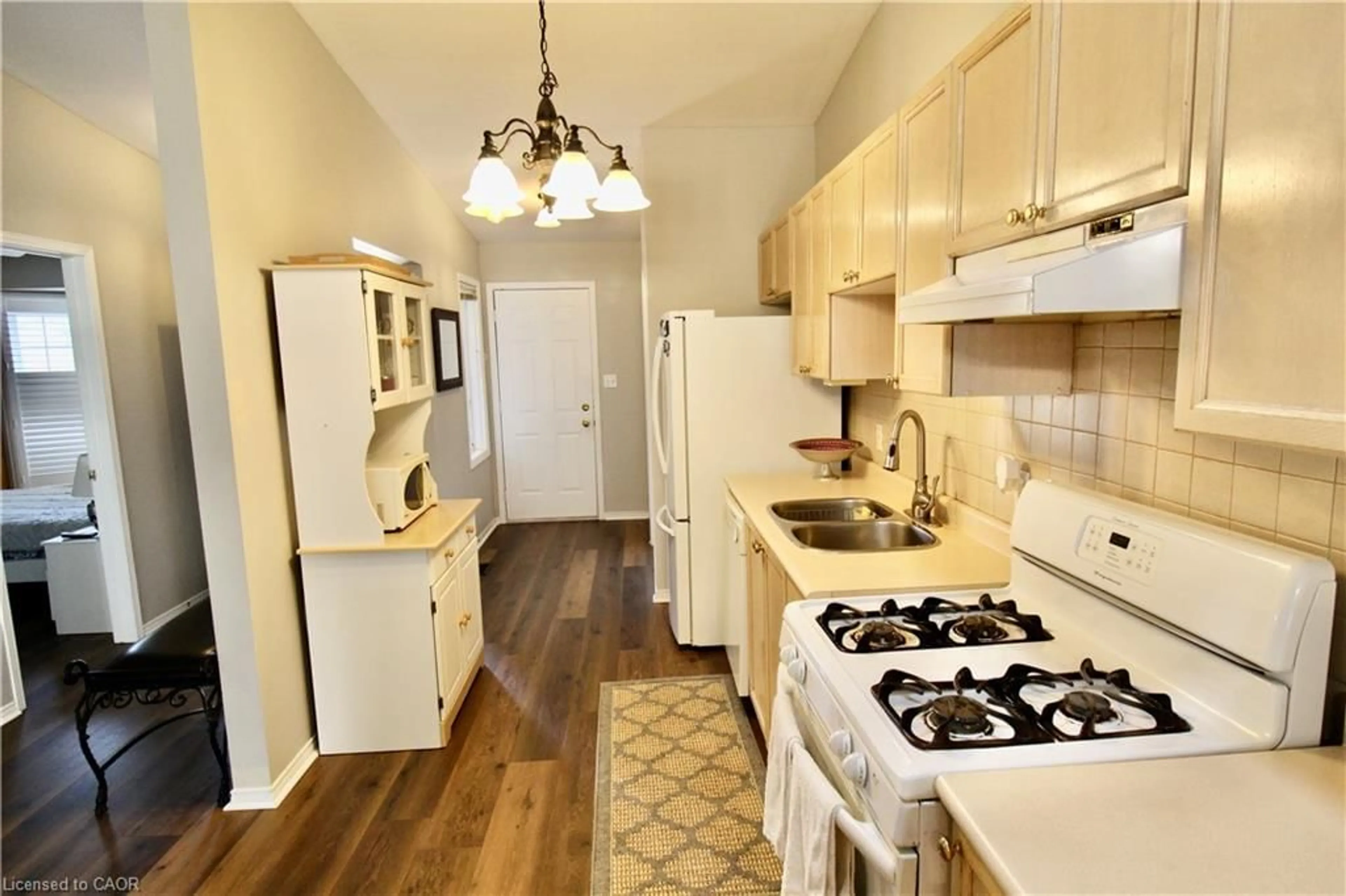 Standard kitchen, unknown for 4451 Michael Ave, Beamsville Ontario L3J 0E2