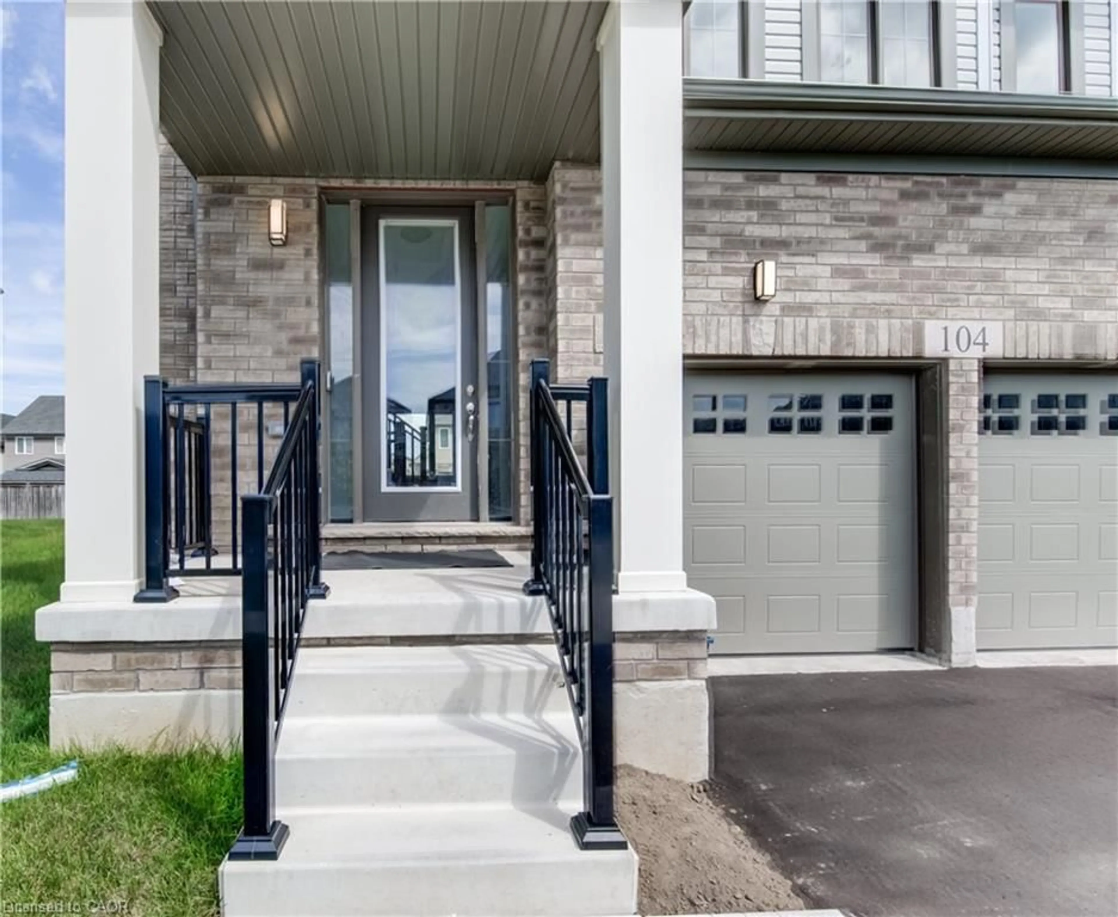 Indoor entryway for 104 Blacklock St, Cambridge Ontario N1S 0E3