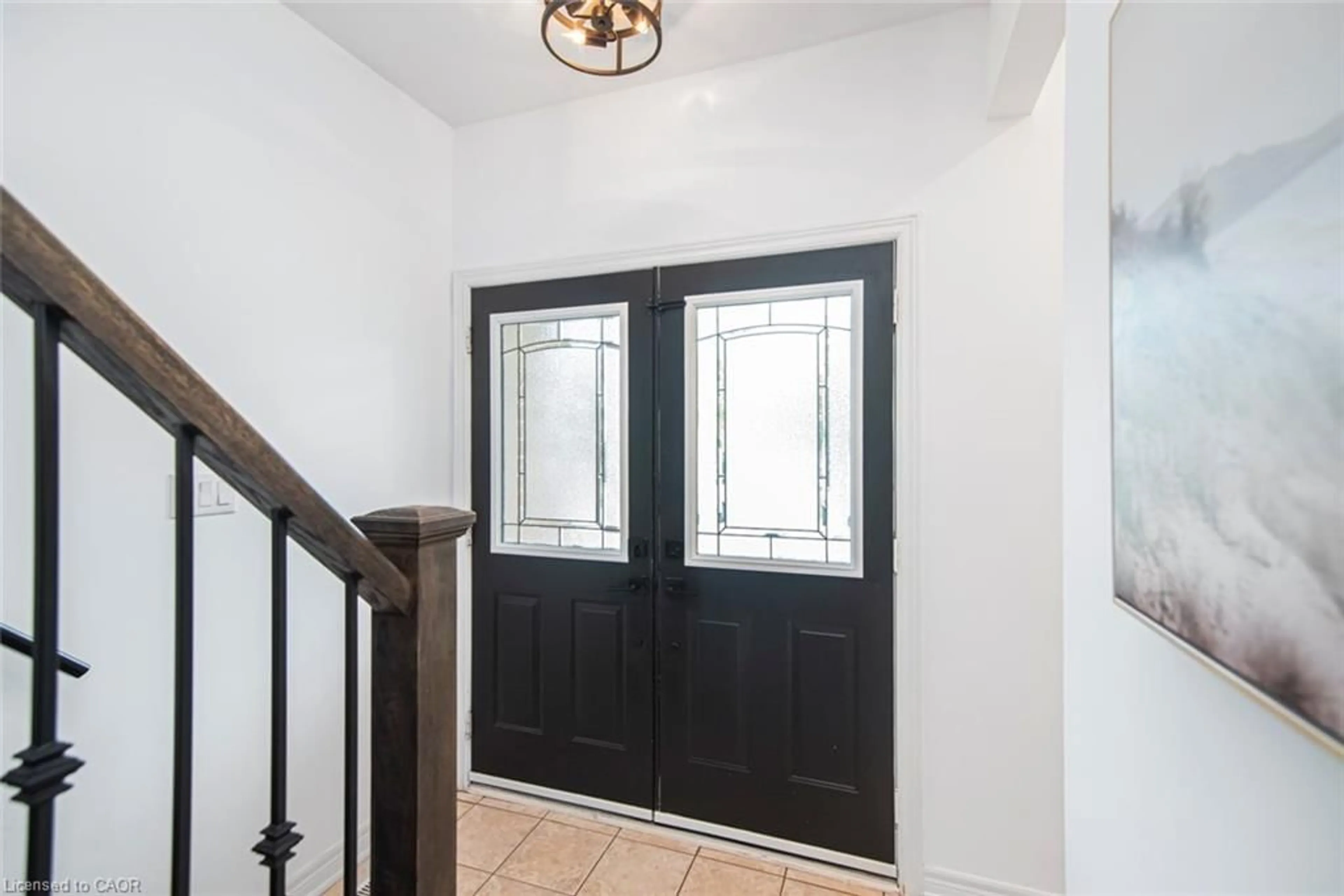 Indoor entryway for 31 Griffith Dr, Grimsby Ontario L3M 5L2