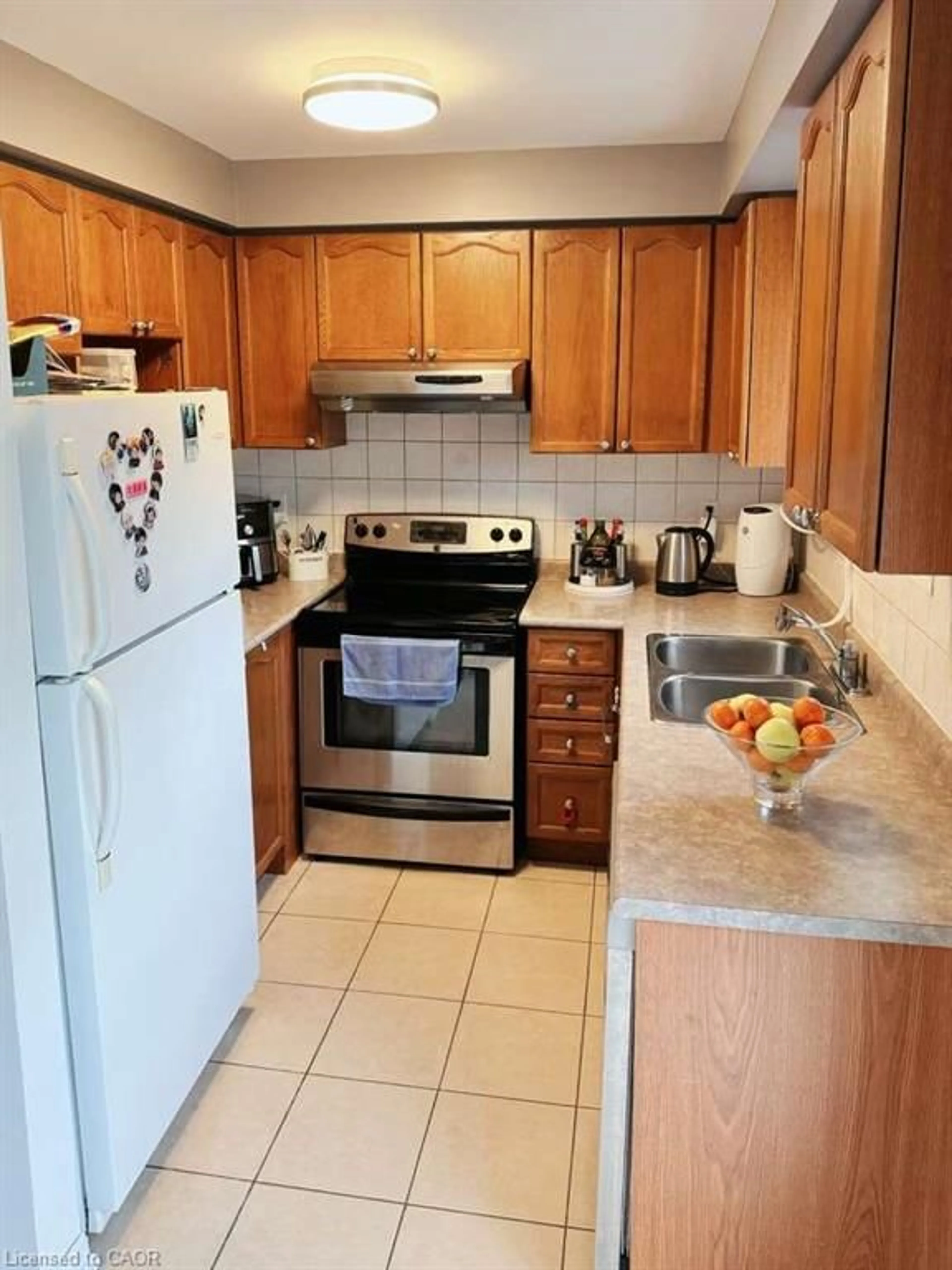 Standard kitchen, ceramic/tile floor for 35 Ridwell St, Barrie Ontario L4N 0W8