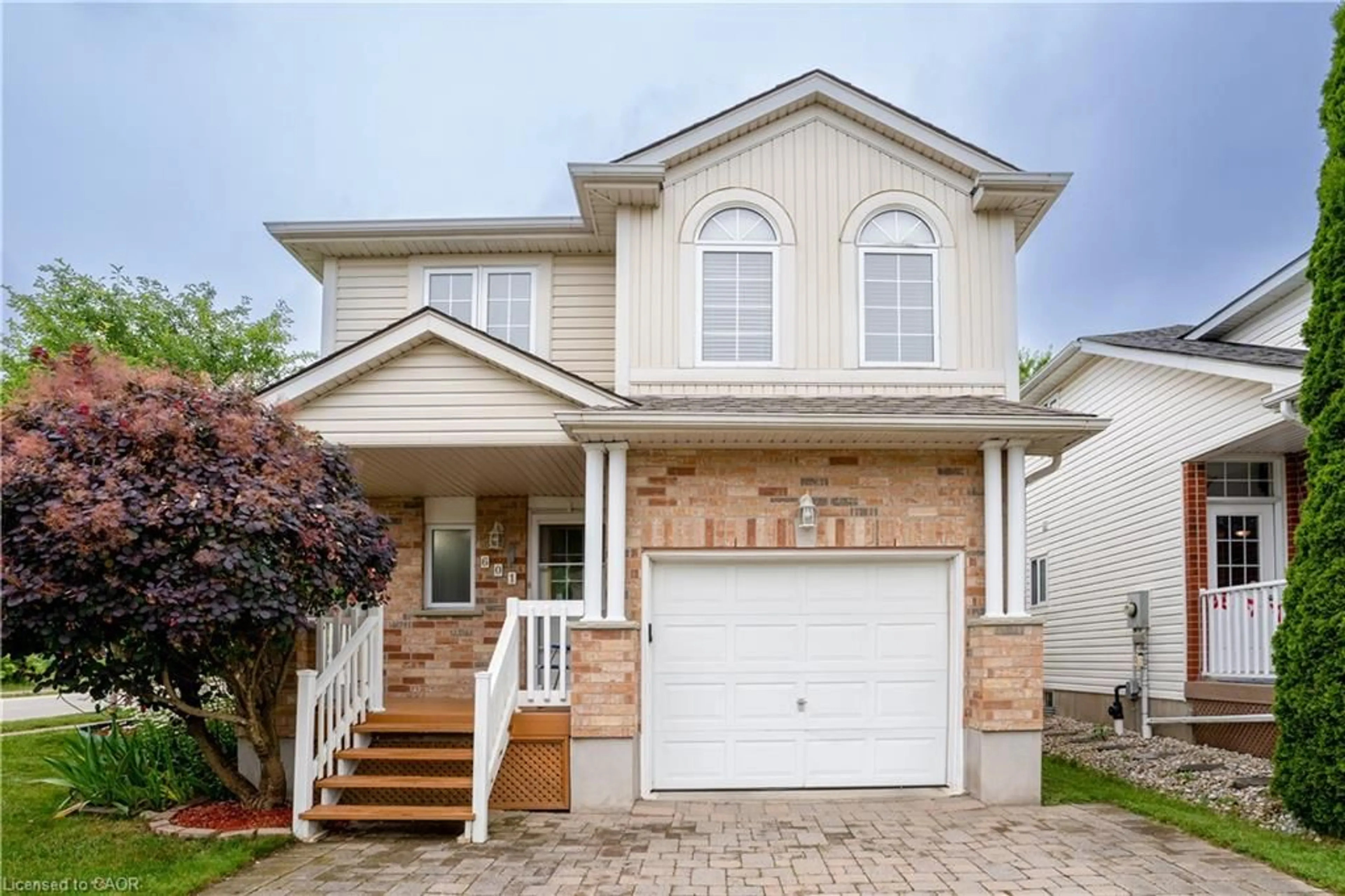 Home with vinyl exterior material, street for 601 Mountain Maple Ave, Waterloo Ontario N2V 2P4