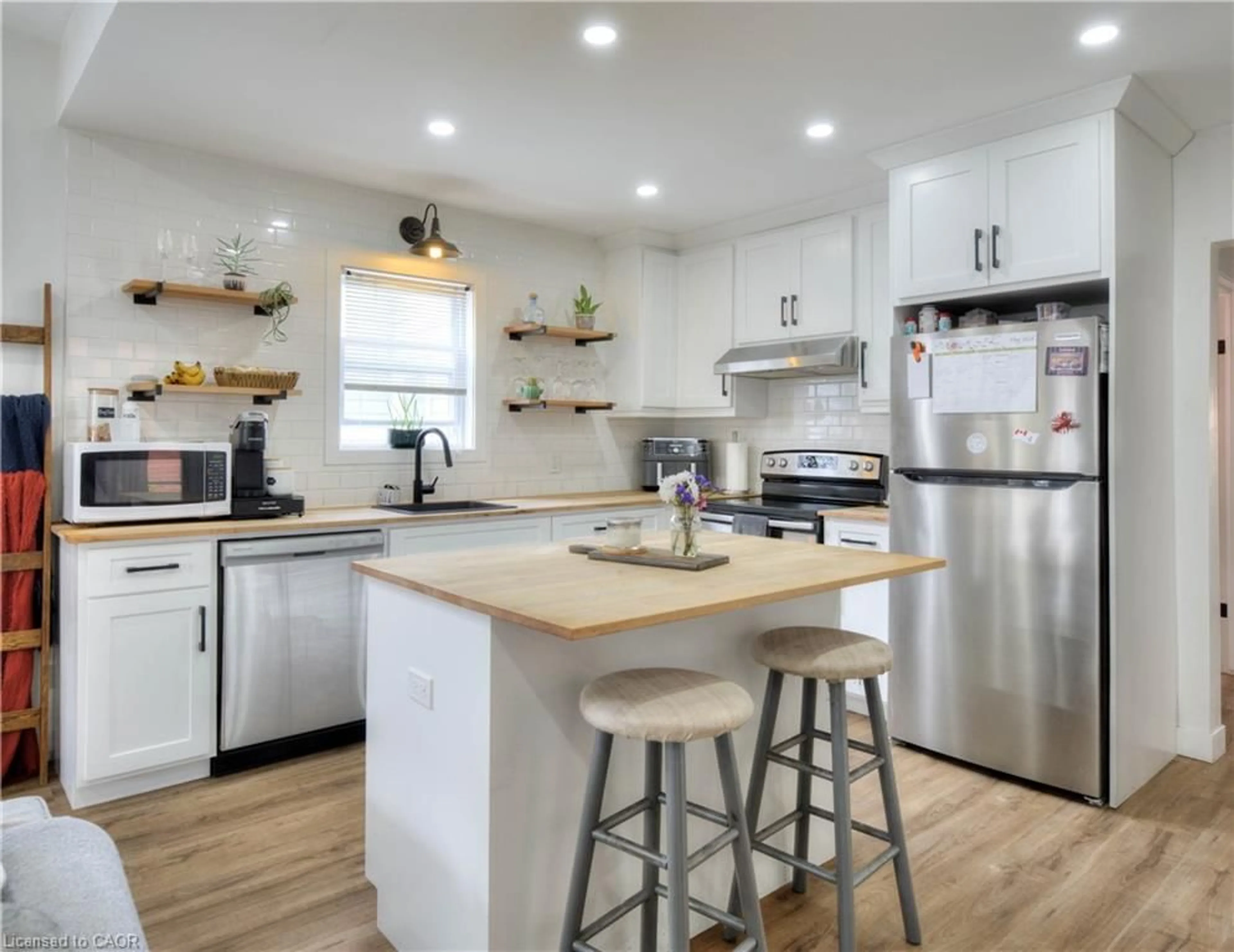 Open concept kitchen, unknown for 43 Elizabeth St, St. Thomas Ontario N5R 2X2