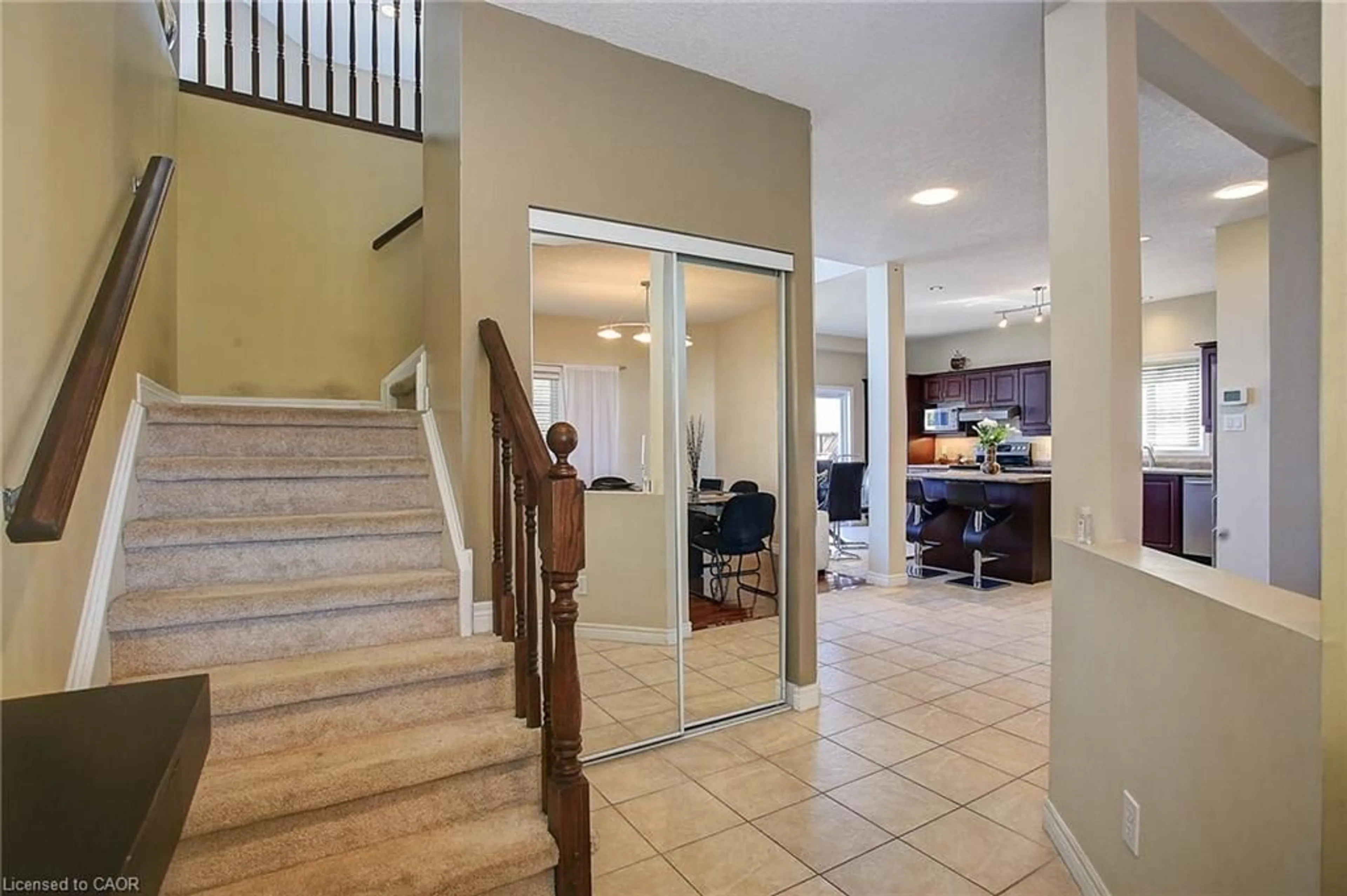 Indoor foyer for 573 Robert Ferrie St, Kitchener Ontario N2P 2T8