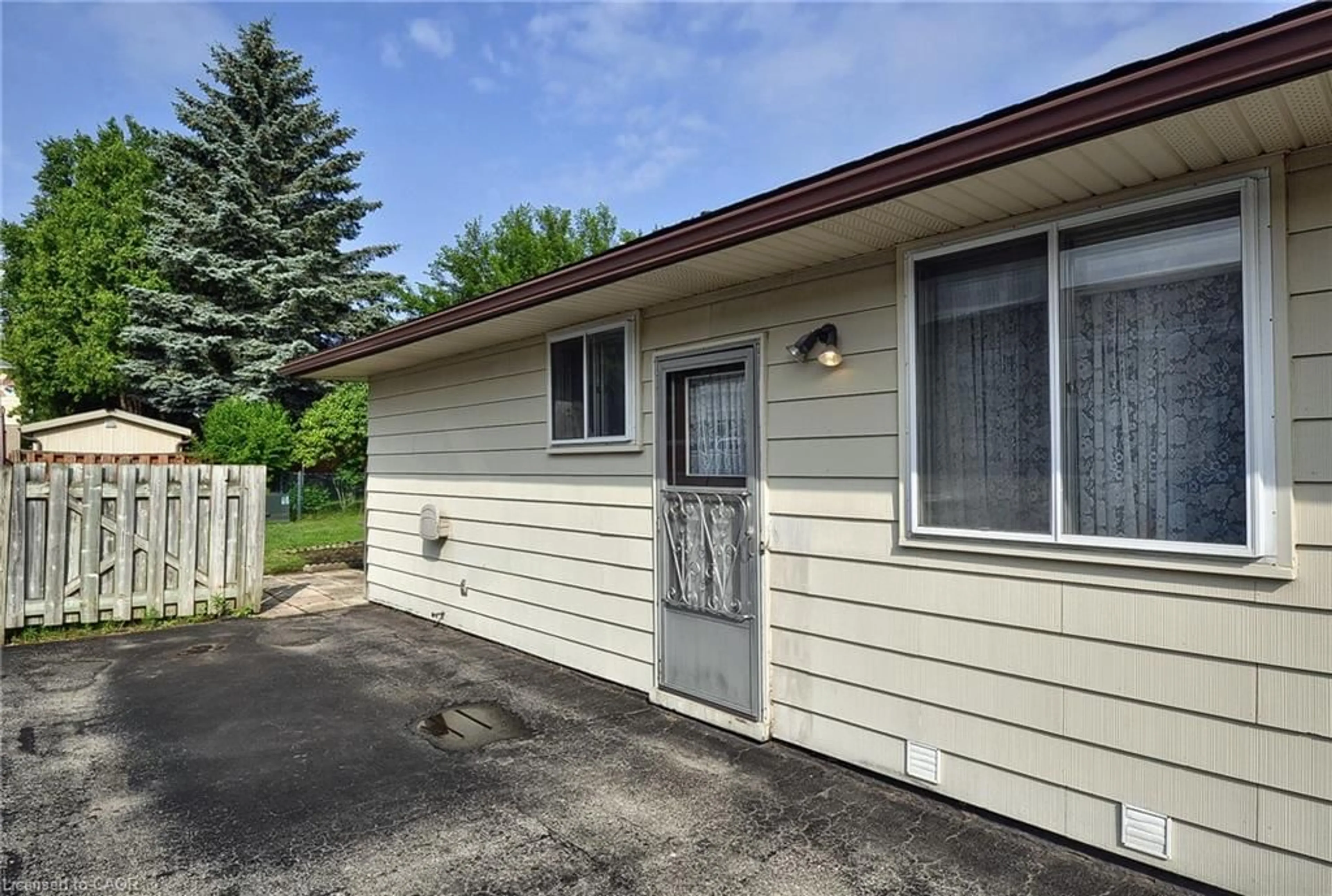 Unknown for 23 Gibson Crt, Kitchener Ontario N2B 2P1
