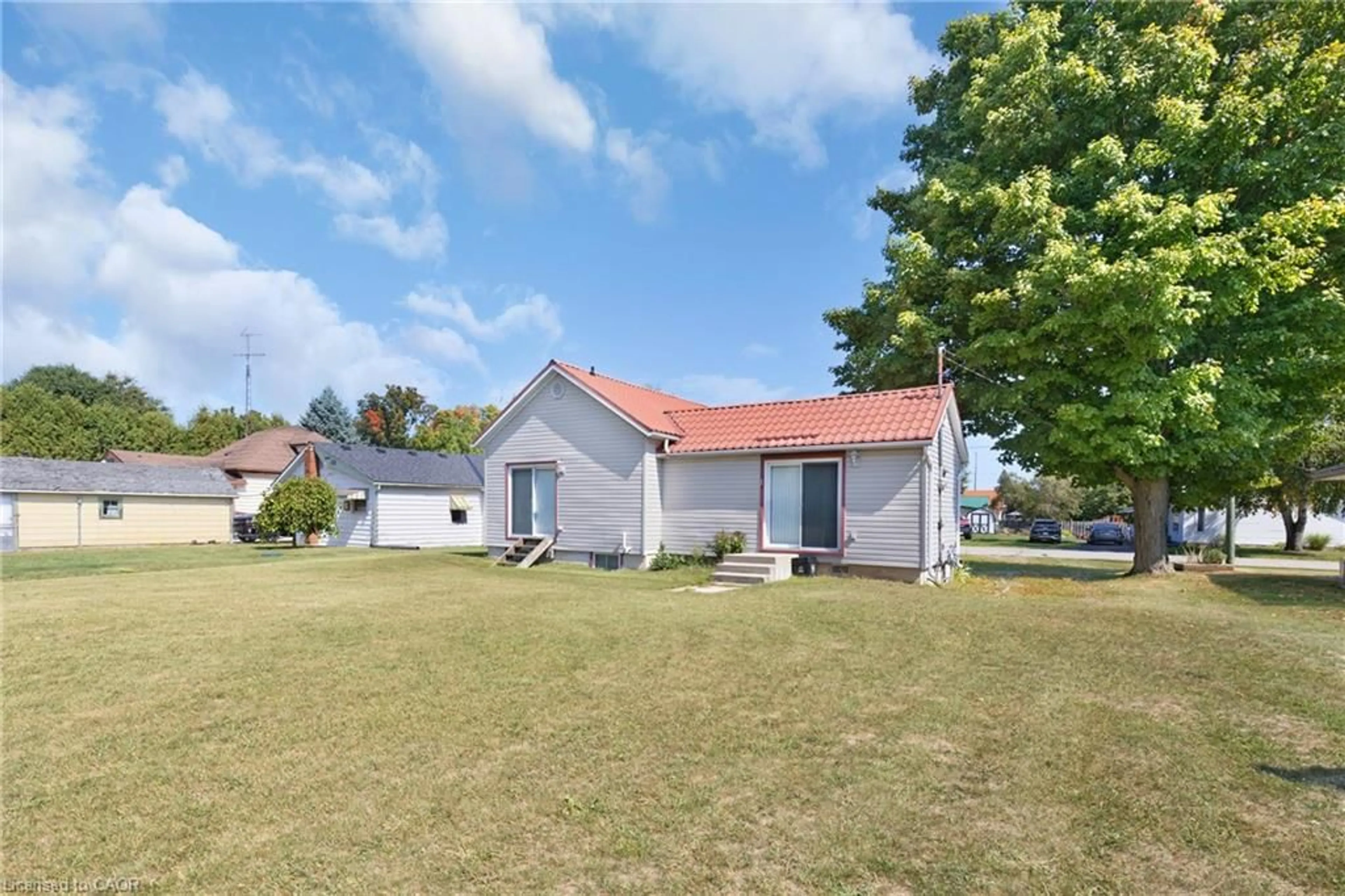 A pic from outside/outdoor area/front of a property/back of a property/a pic from drone, street for 13 George St, Langton Ontario N4G 3S8