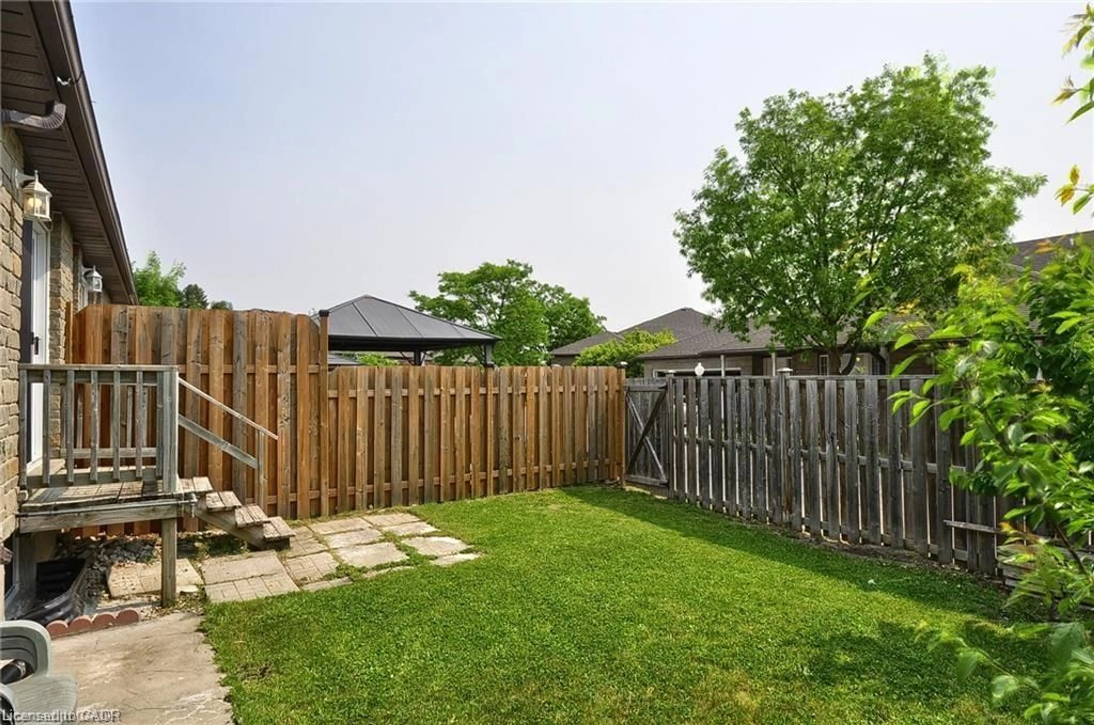 Patio, street for 33 Bankside Dr, Kitchener Ontario N2N 3L3