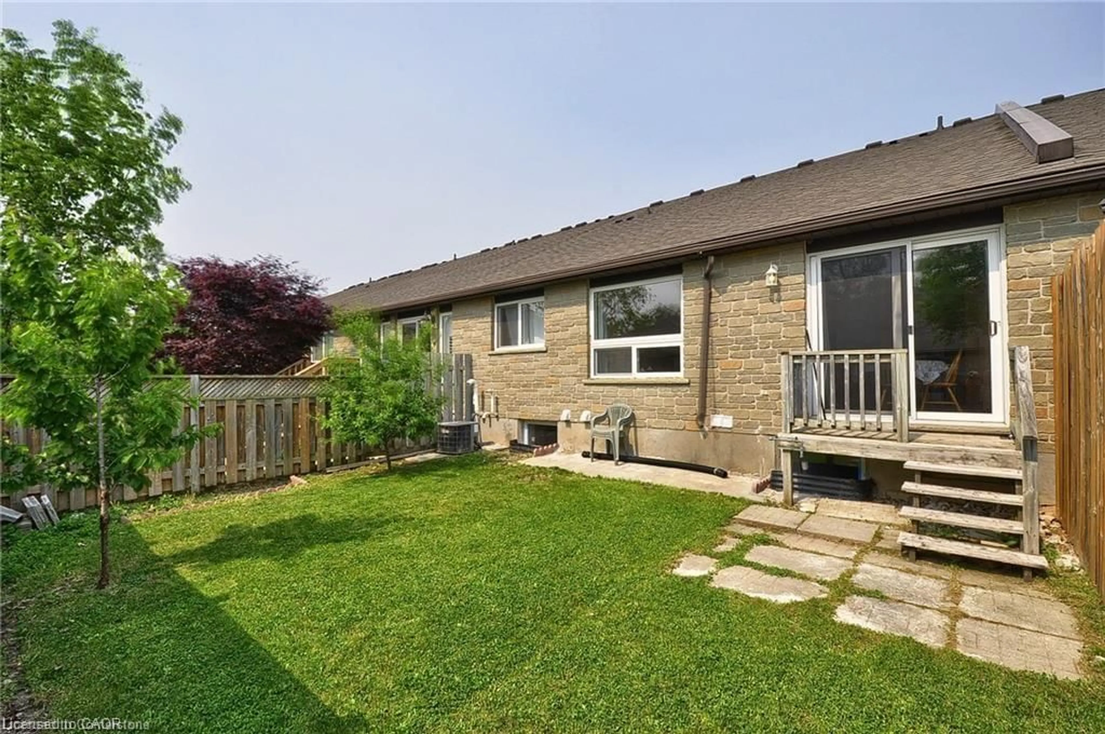 Patio, street for 33 Bankside Dr, Kitchener Ontario N2N 3L3