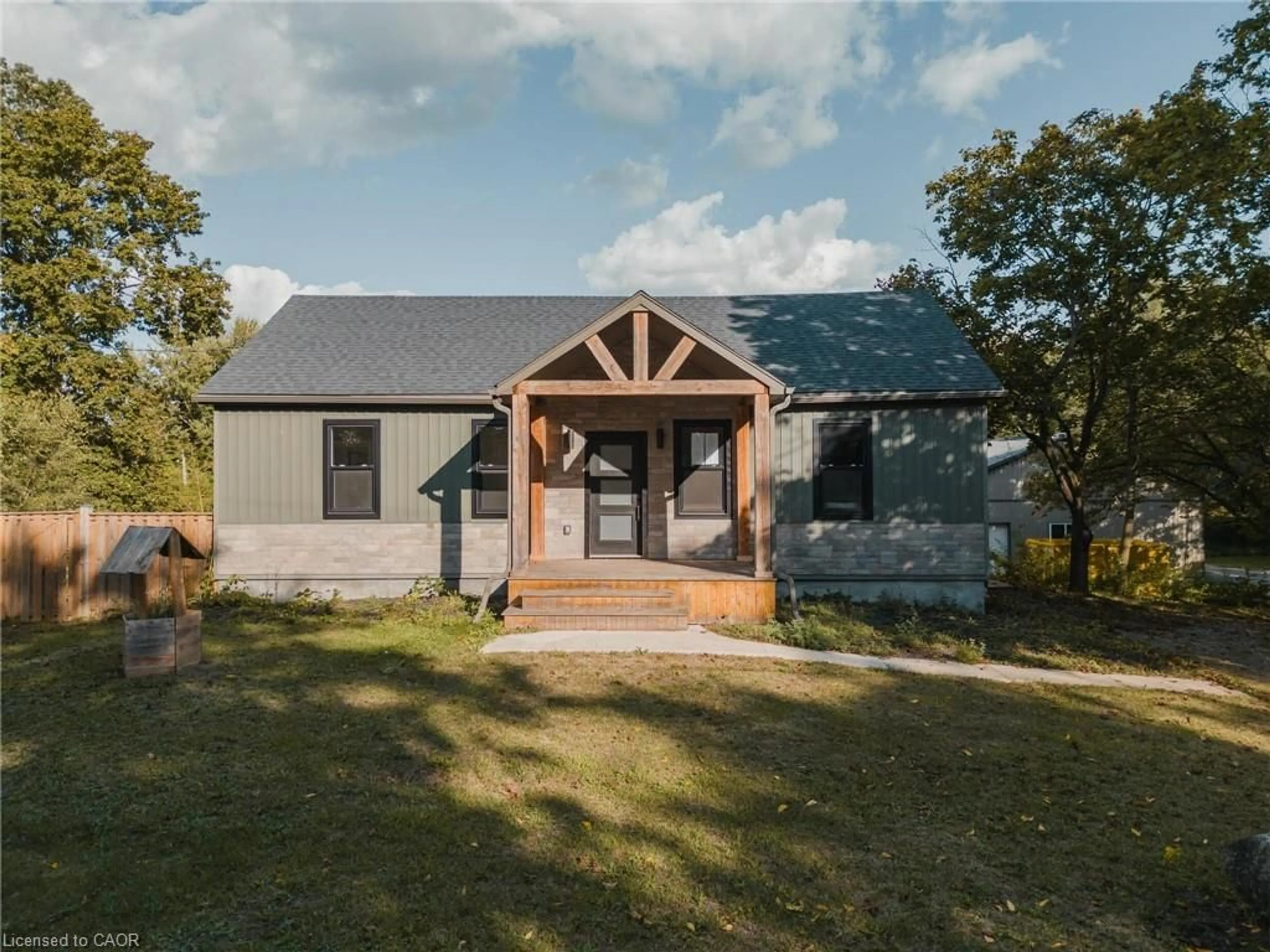 Home with vinyl exterior material, unknown for 8 Talbot St, Scotland Ontario N0E 1R0