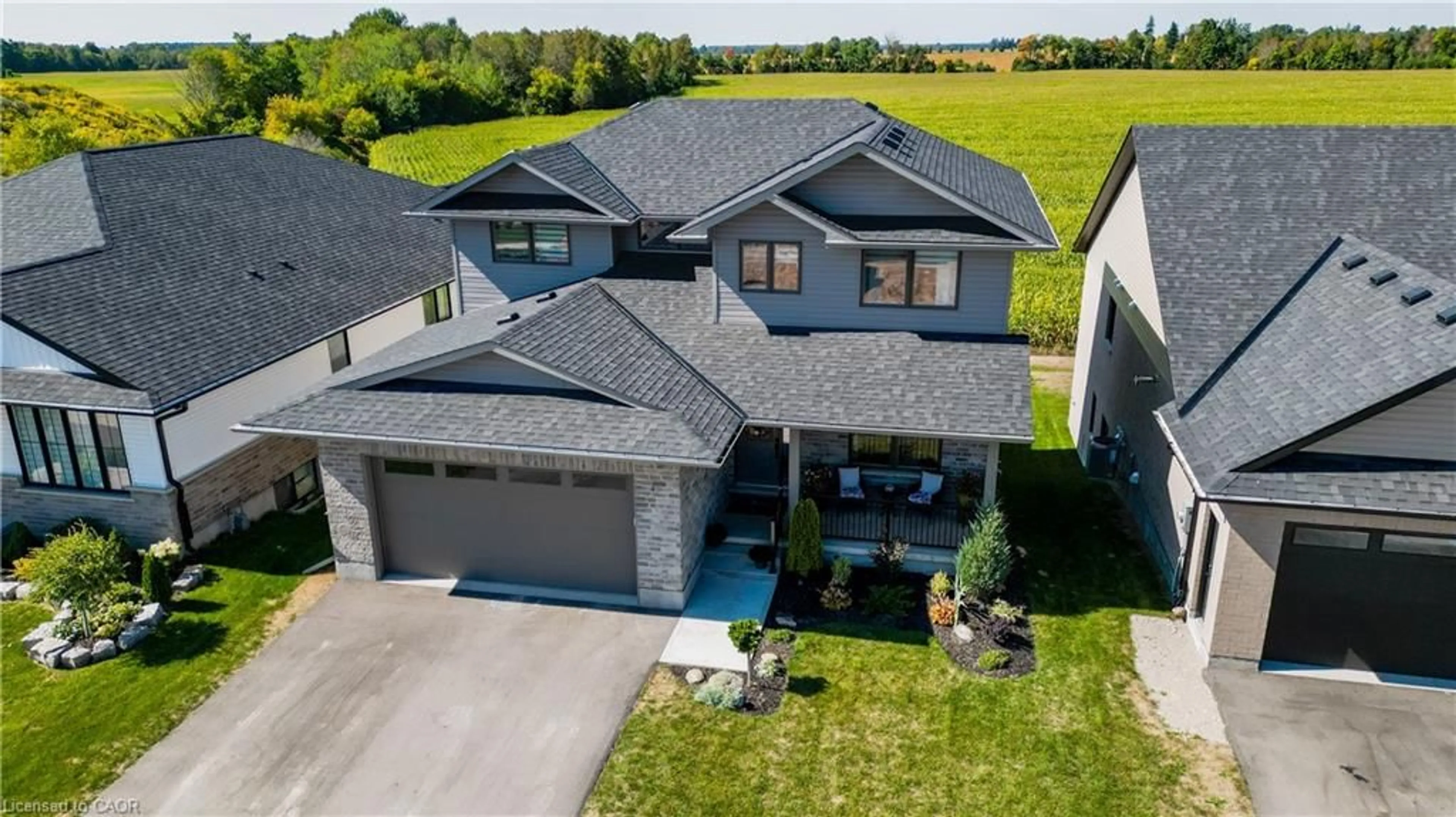 A pic from outside/outdoor area/front of a property/back of a property/a pic from drone, unknown for 90 Rea Dr, Fergus Ontario N1M 0J1