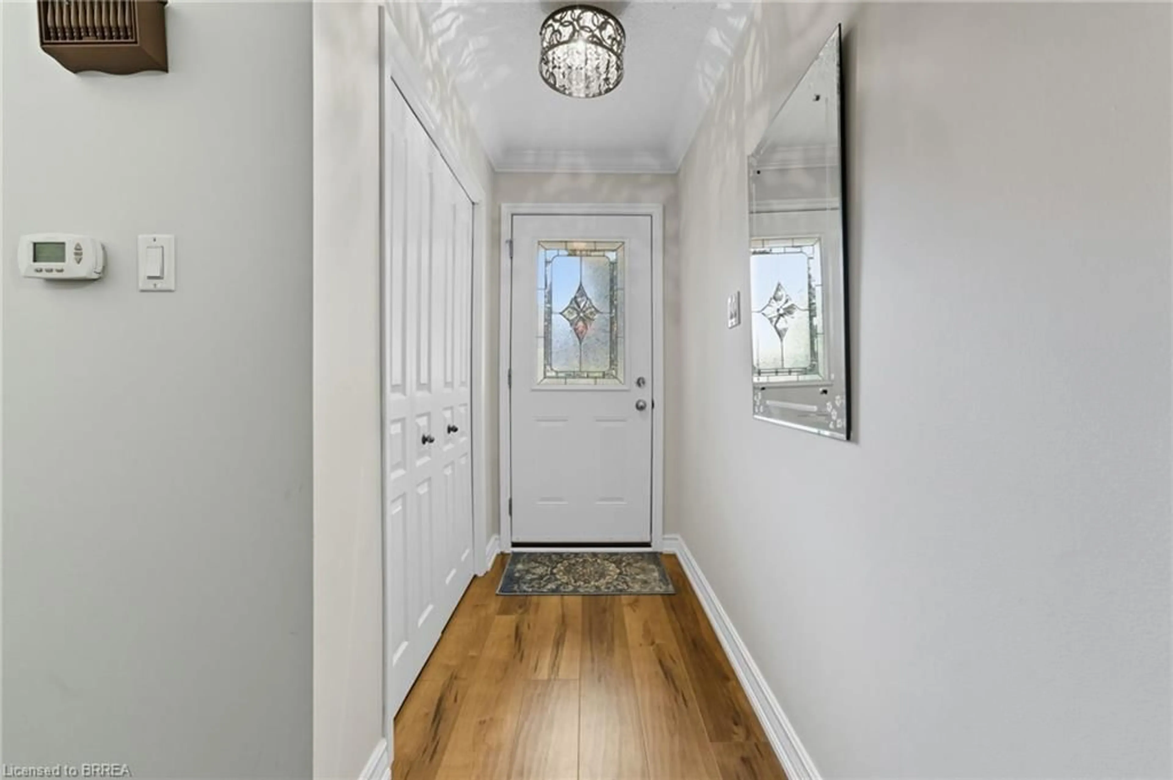 Indoor entryway for 18 Mcintosh Crt, Brantford Ontario N3R 5W9