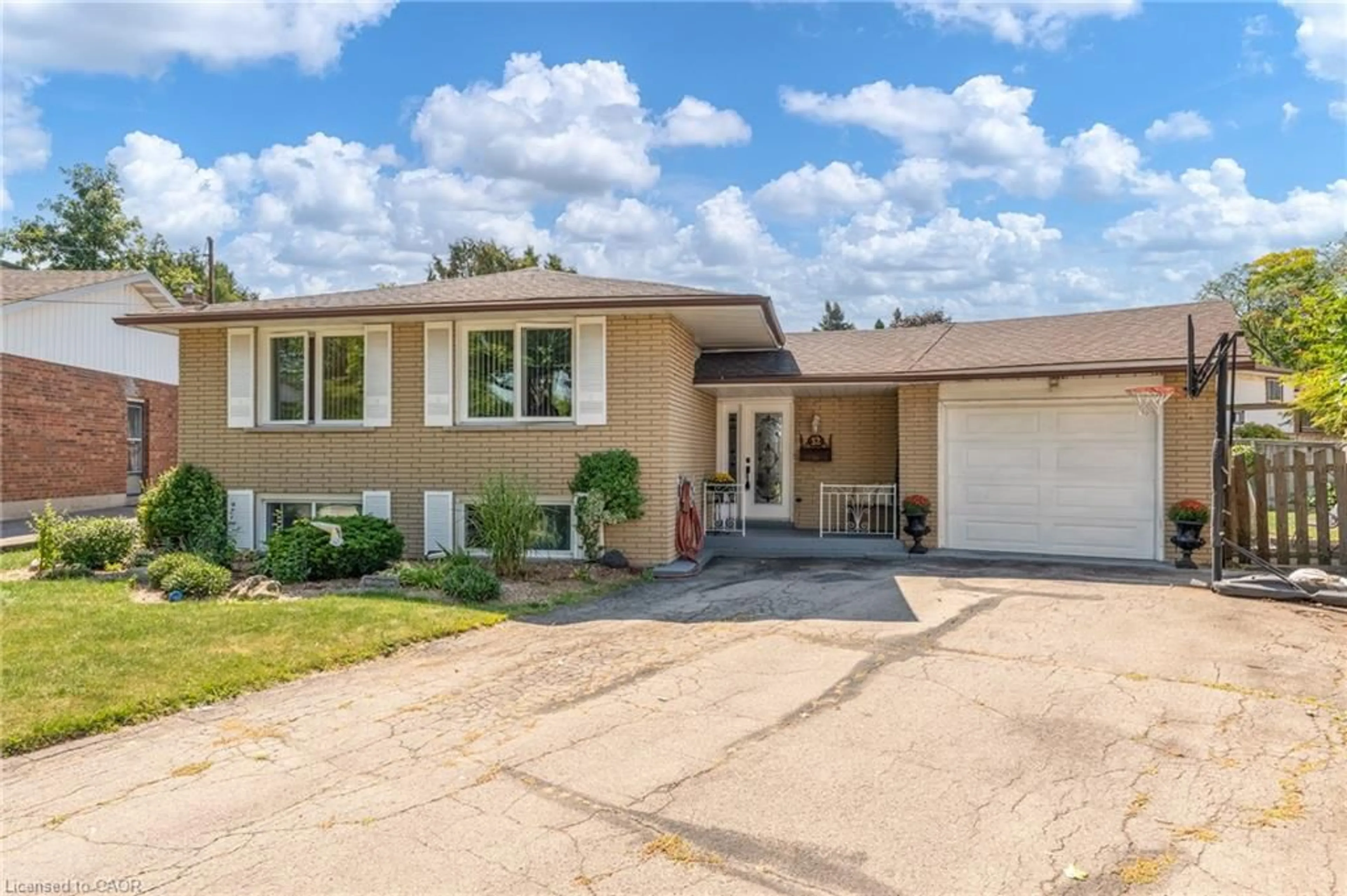 Unknown for 32 Rialto Crt, Hamilton Ontario L9C 5T6