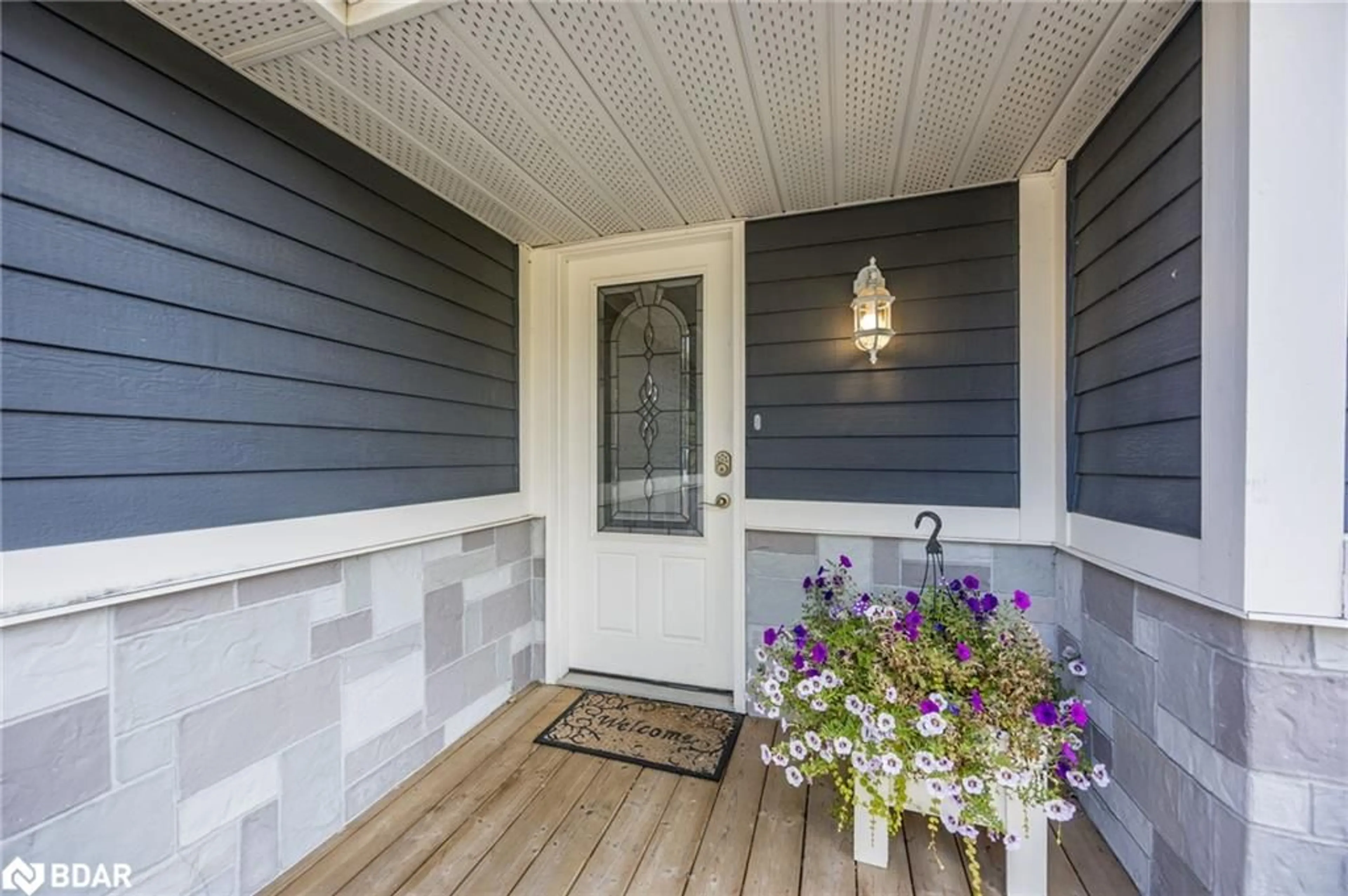 Indoor entryway for 85 Elizabeth St, Barrie Ontario L4N 6P2