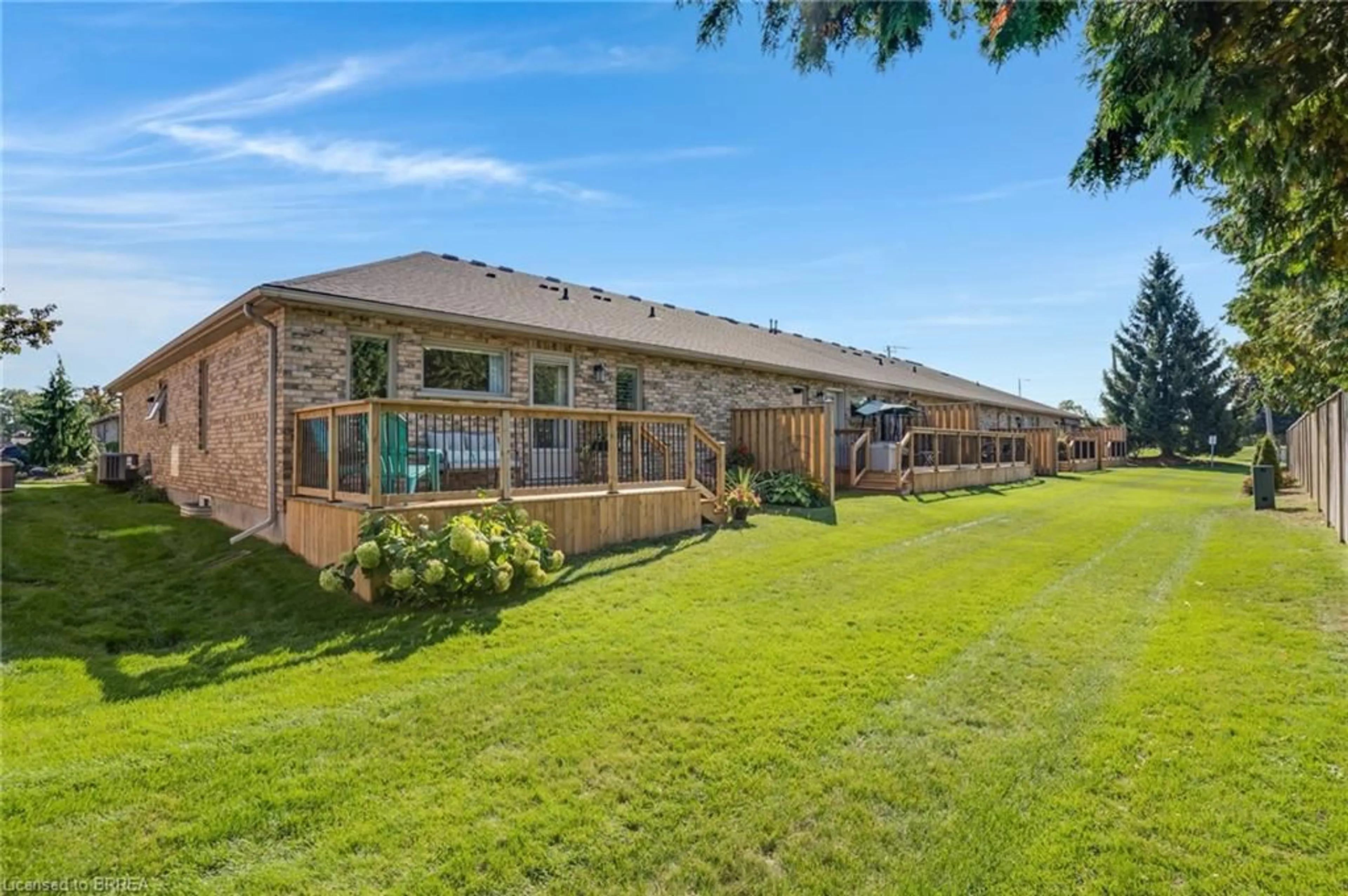 Patio, water/lake/river/ocean view for 110 Somerset Rd #5, Brantford Ontario N3R 5A8
