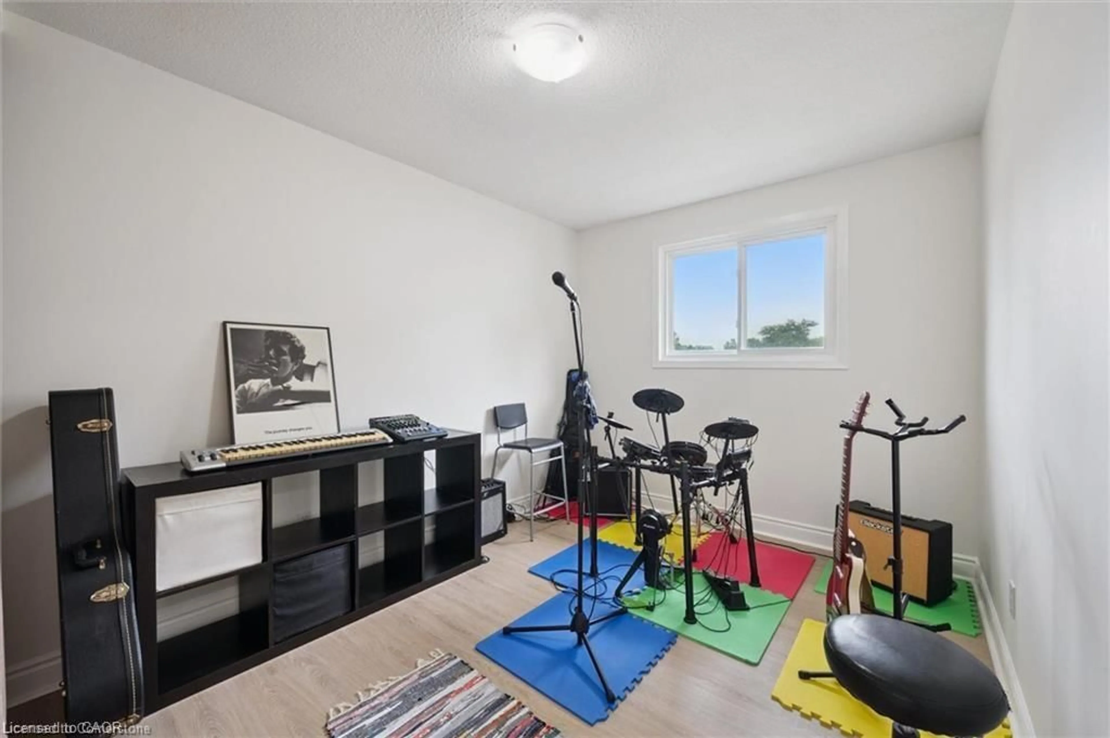 A pic of a room for 320 Bluevale St #A, Waterloo Ontario N2J 4G3