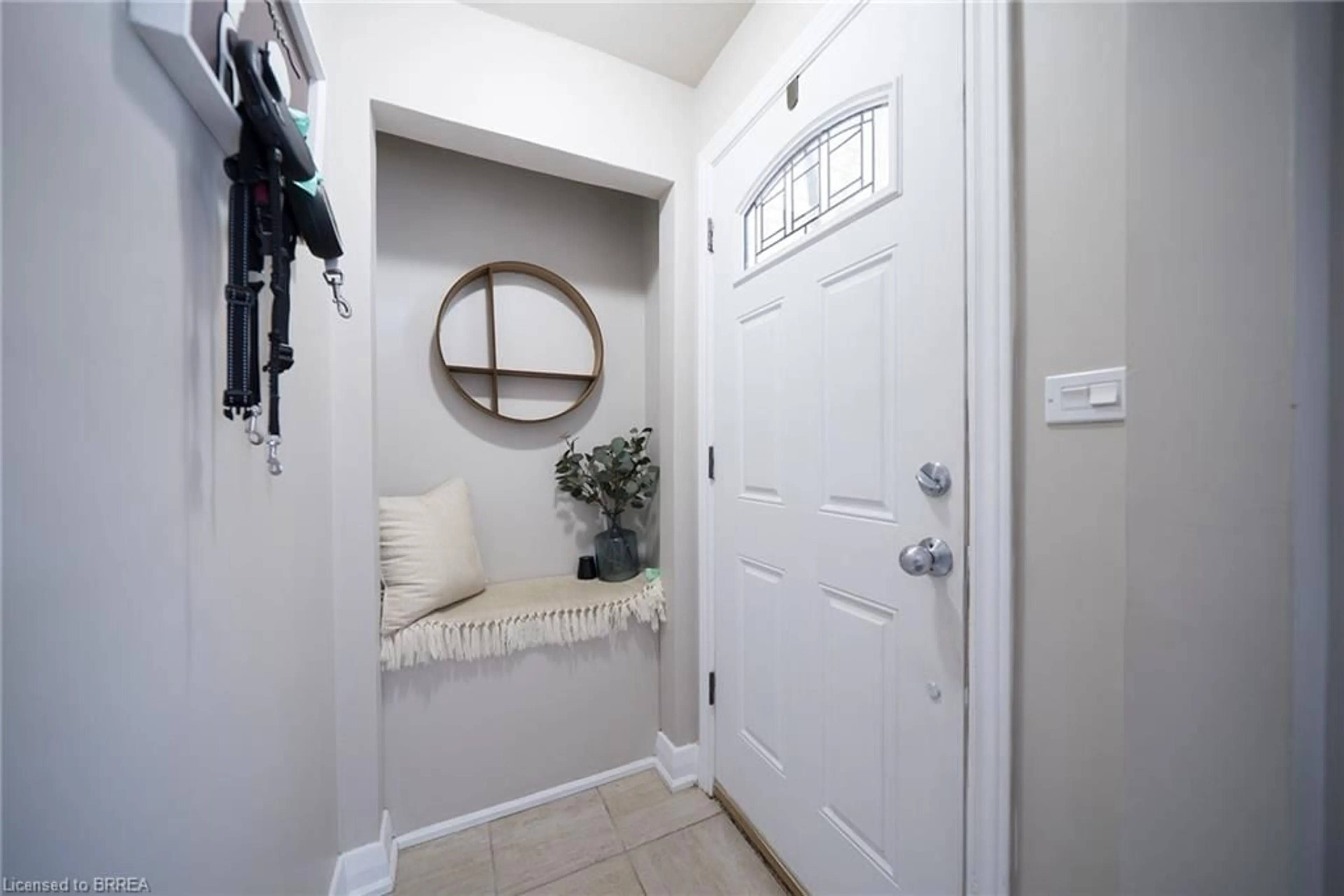 Indoor entryway for 54 Fulton St, Brantford Ontario N3R 4E7