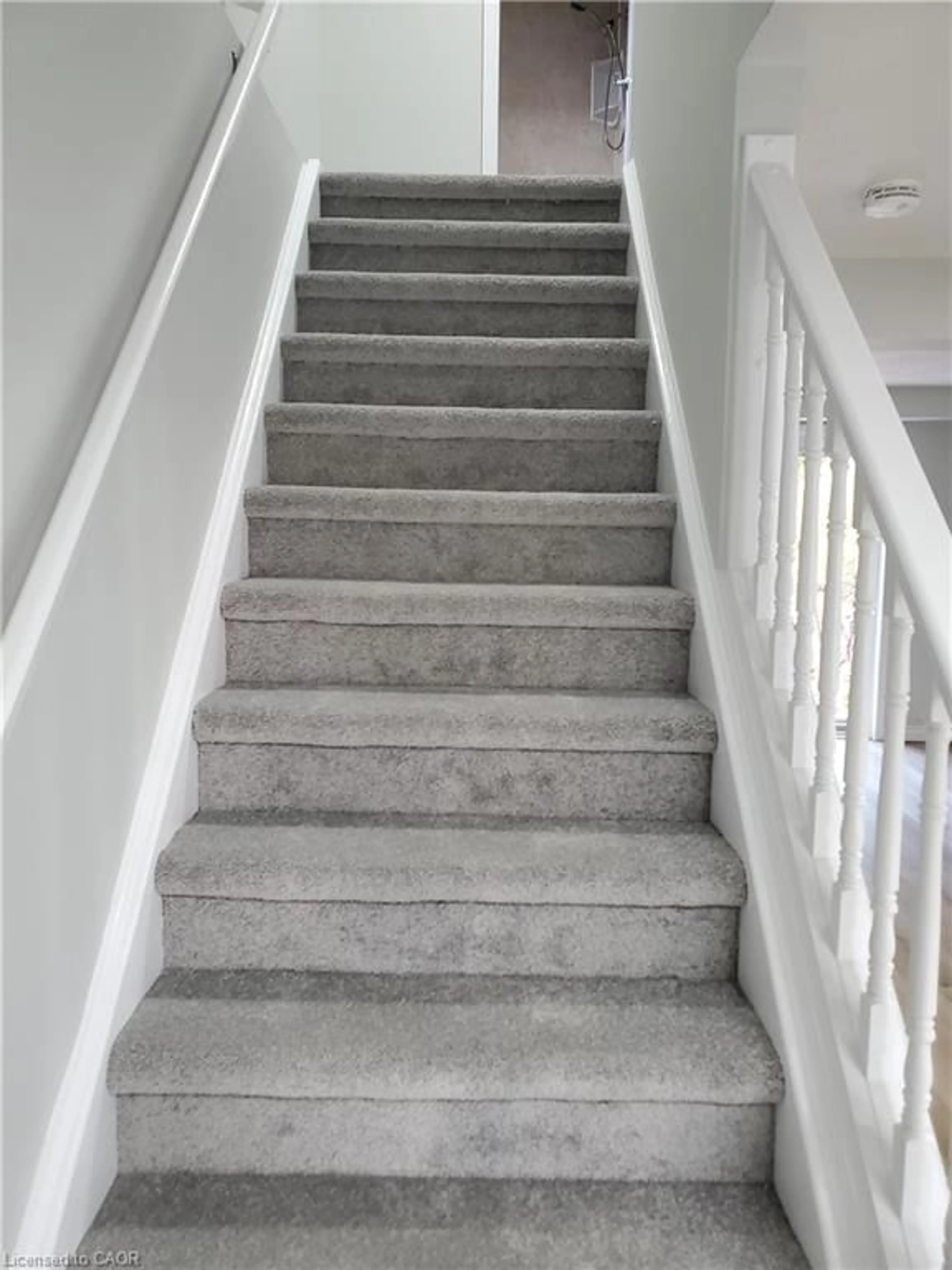 Stairs for 620 A Pinerow Cres, Waterloo Ontario N2T 2K6