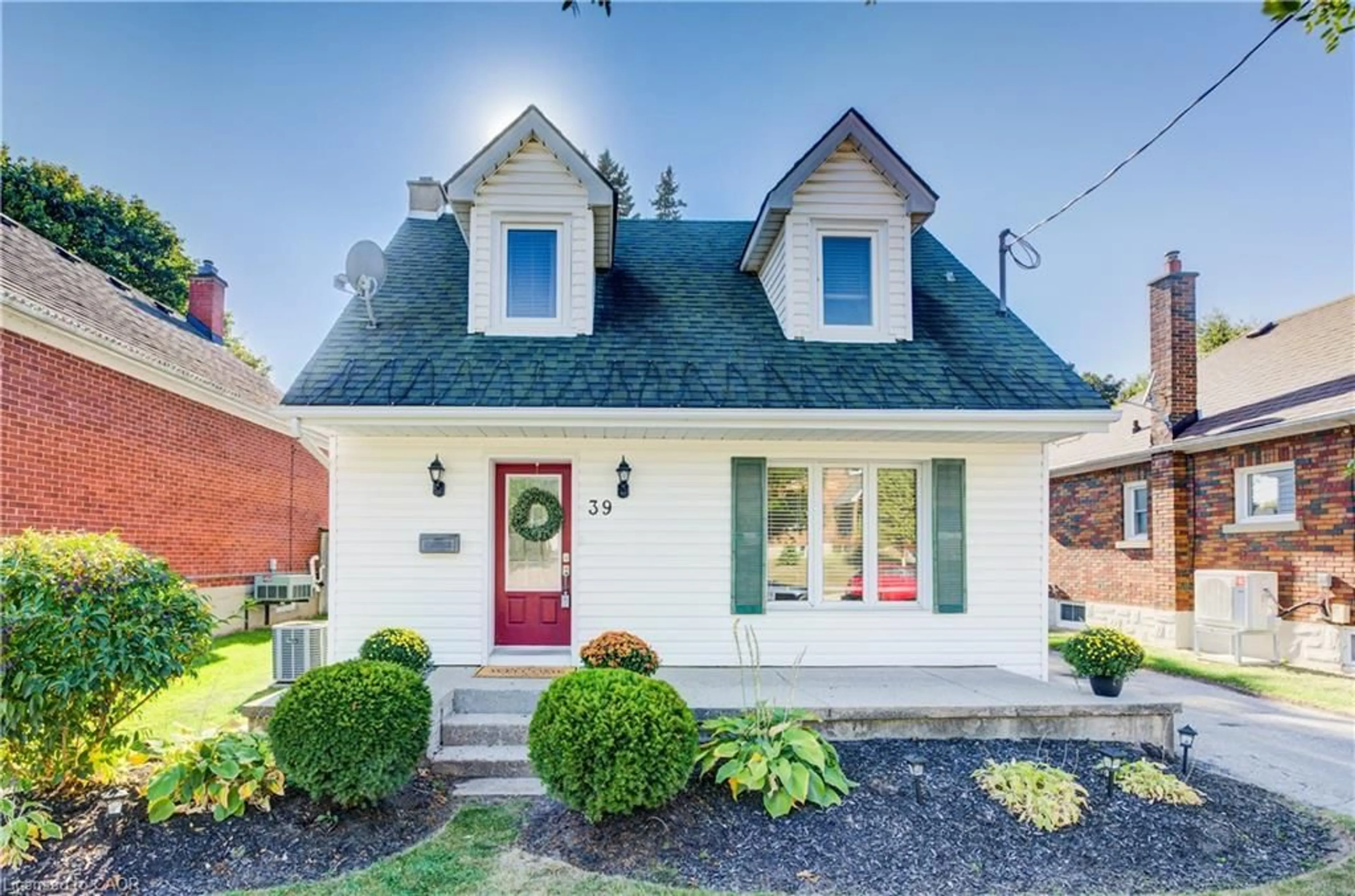 Home with brick exterior material, street for 39 Dunham Ave, Kitchener Ontario N2H 1Z9