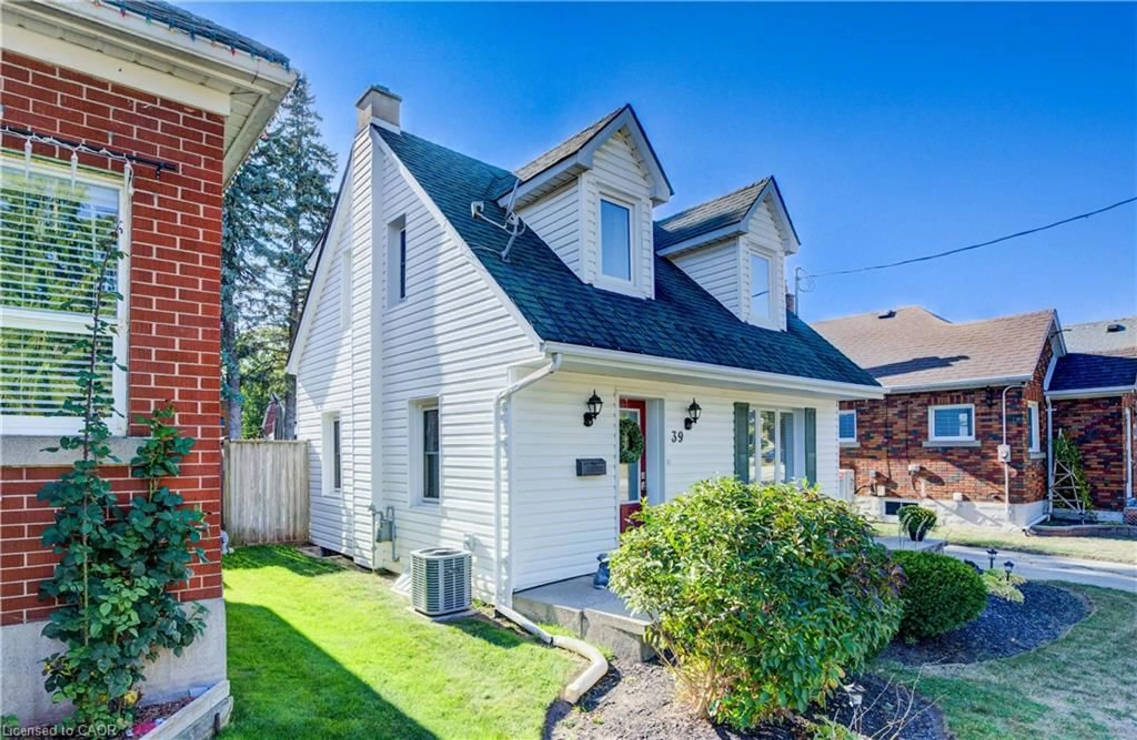 Home with vinyl exterior material, street for 39 Dunham Ave, Kitchener Ontario N2H 1Z9