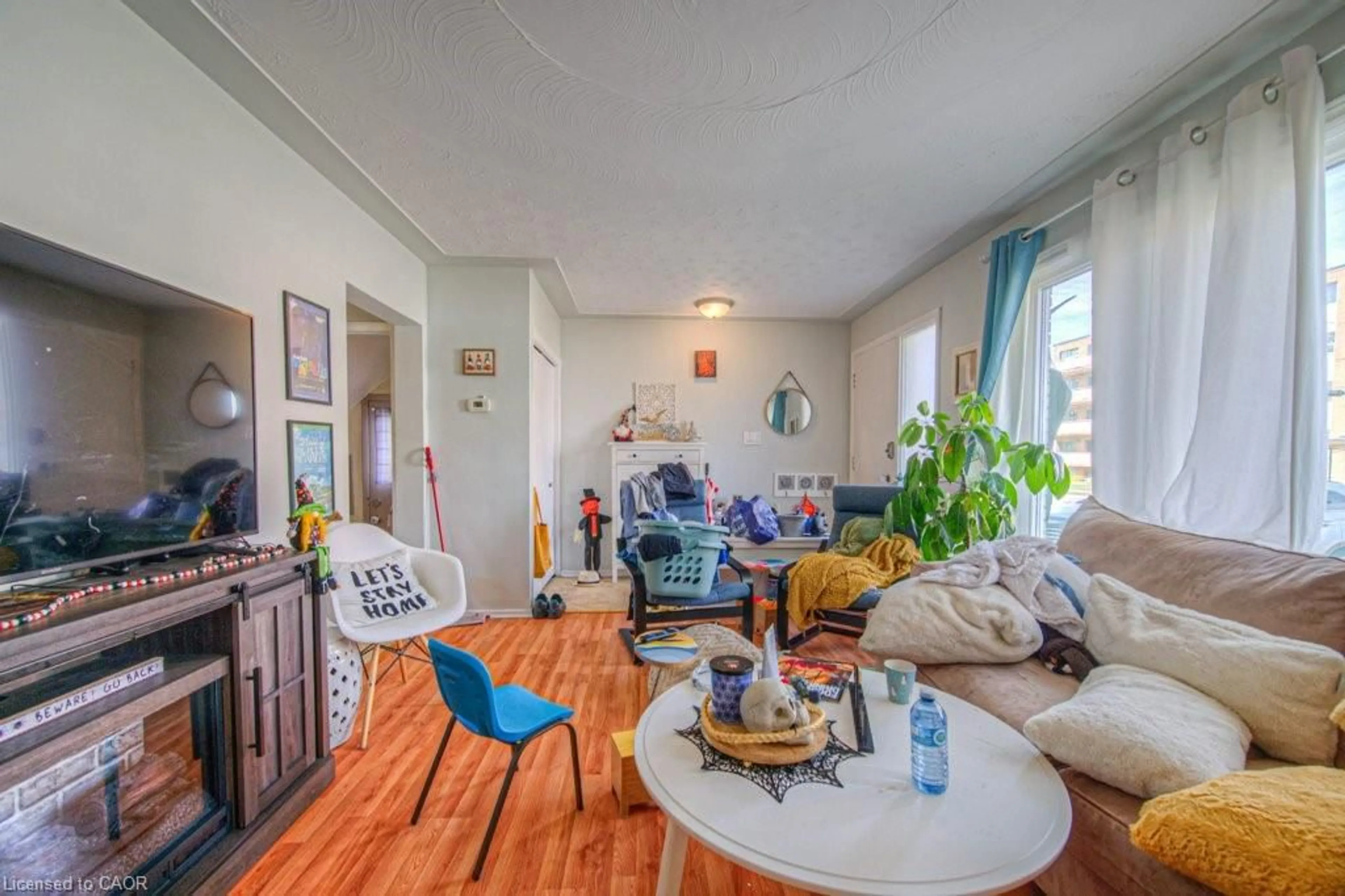 Living room with furniture, unknown for 151 Franklin St, Kitchener Ontario N2A 1Y3
