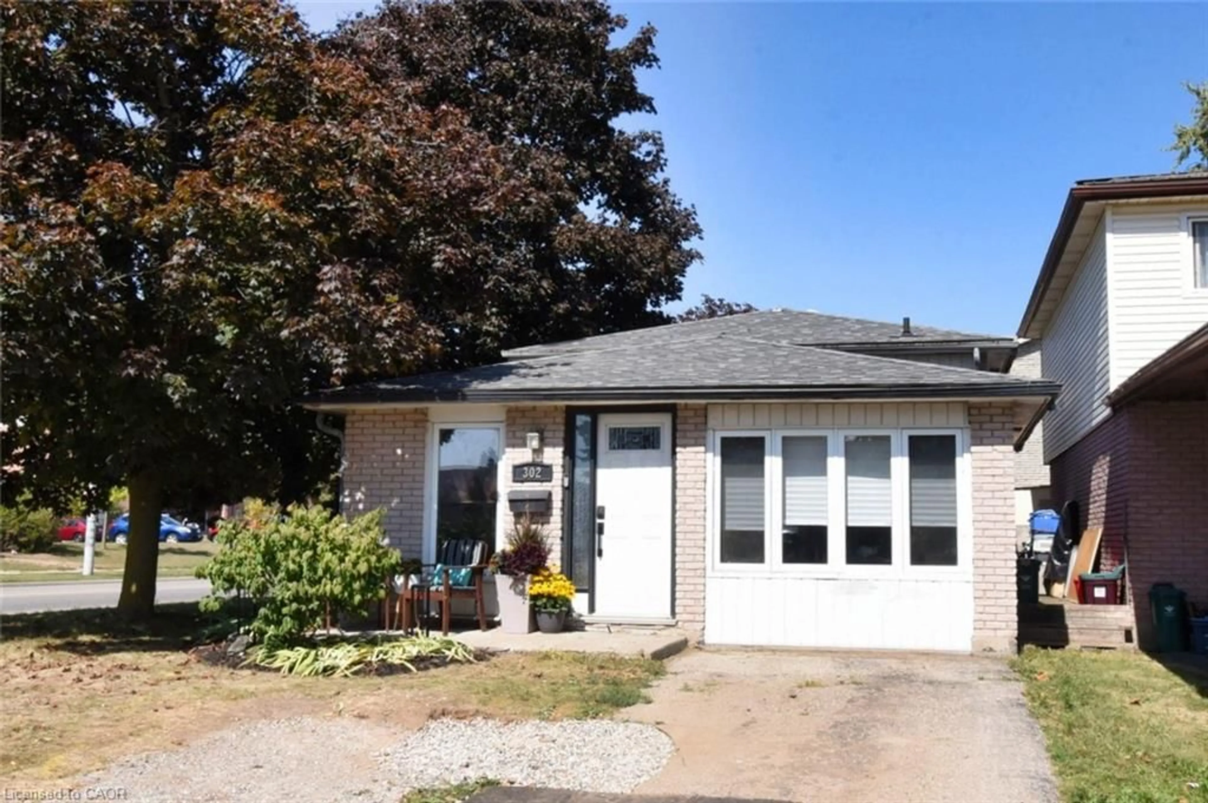 Home with vinyl exterior material, street for 302 Linden Dr, Cambridge Ontario N3H 4Y2