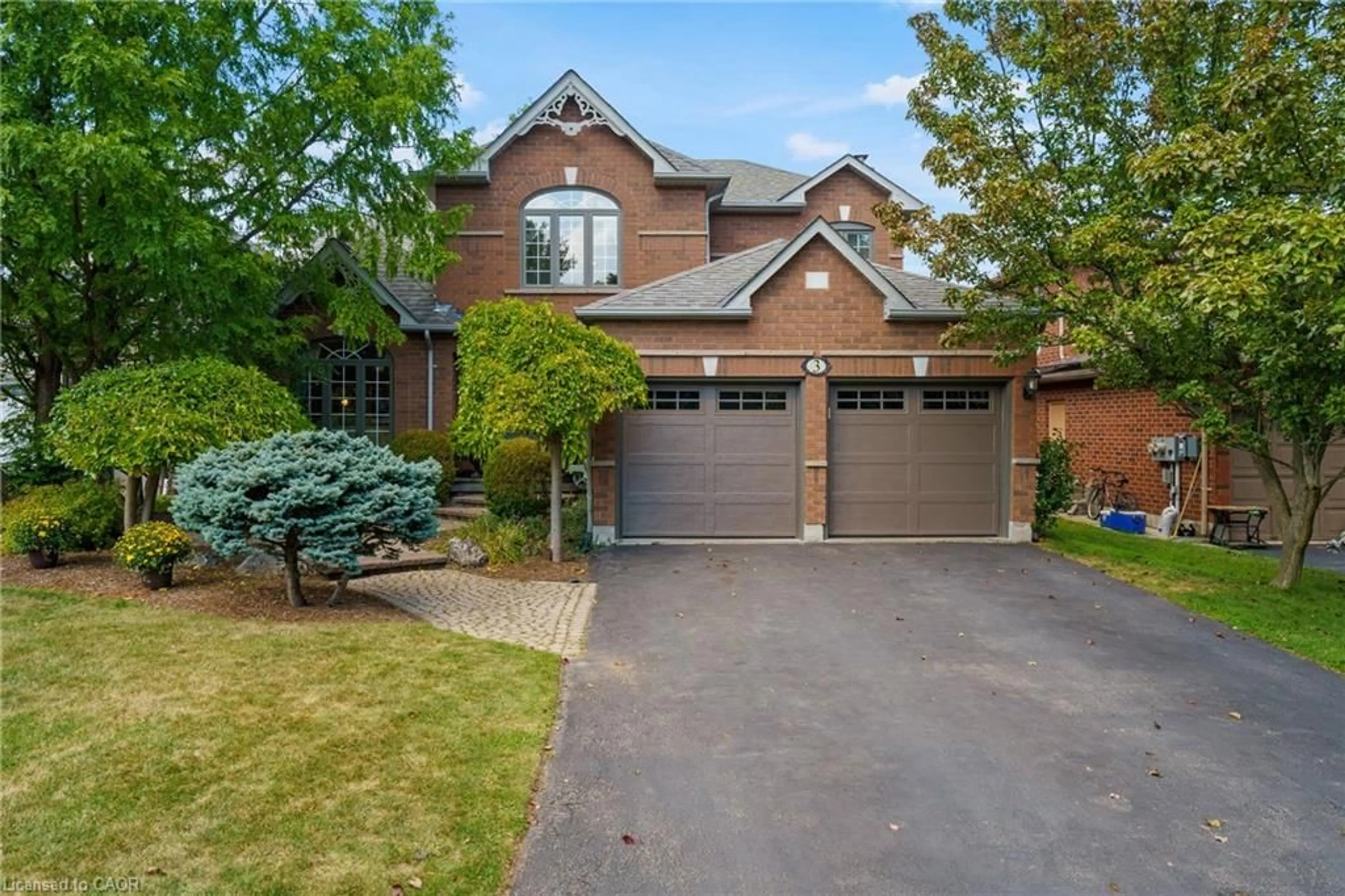 Home with brick exterior material, street for 3 Maplehurst Ridge, Dundas Ontario L9H 7A1