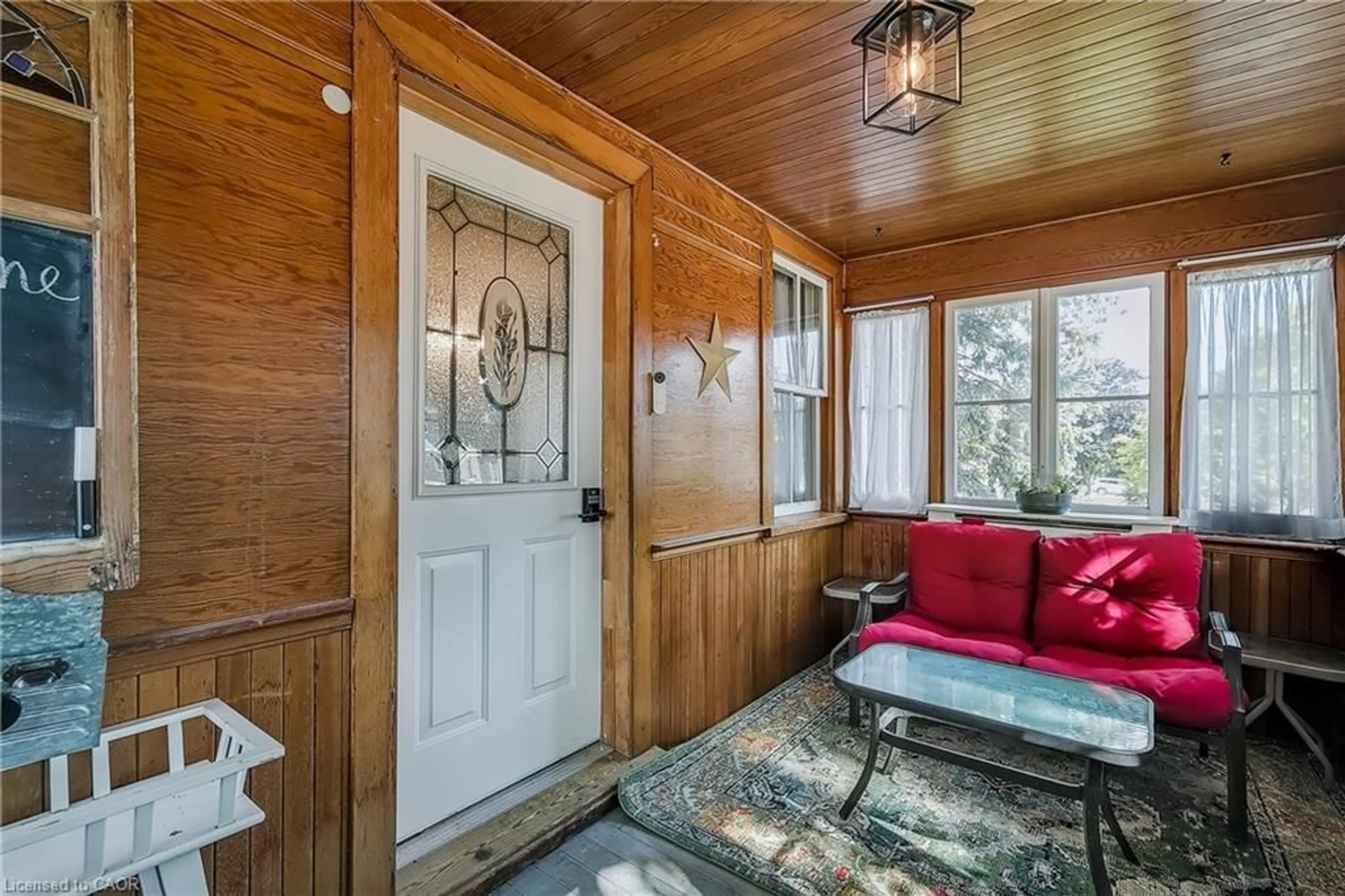 Indoor entryway for 84 Absalom St W St, Mildmay Ontario N0G 2J0