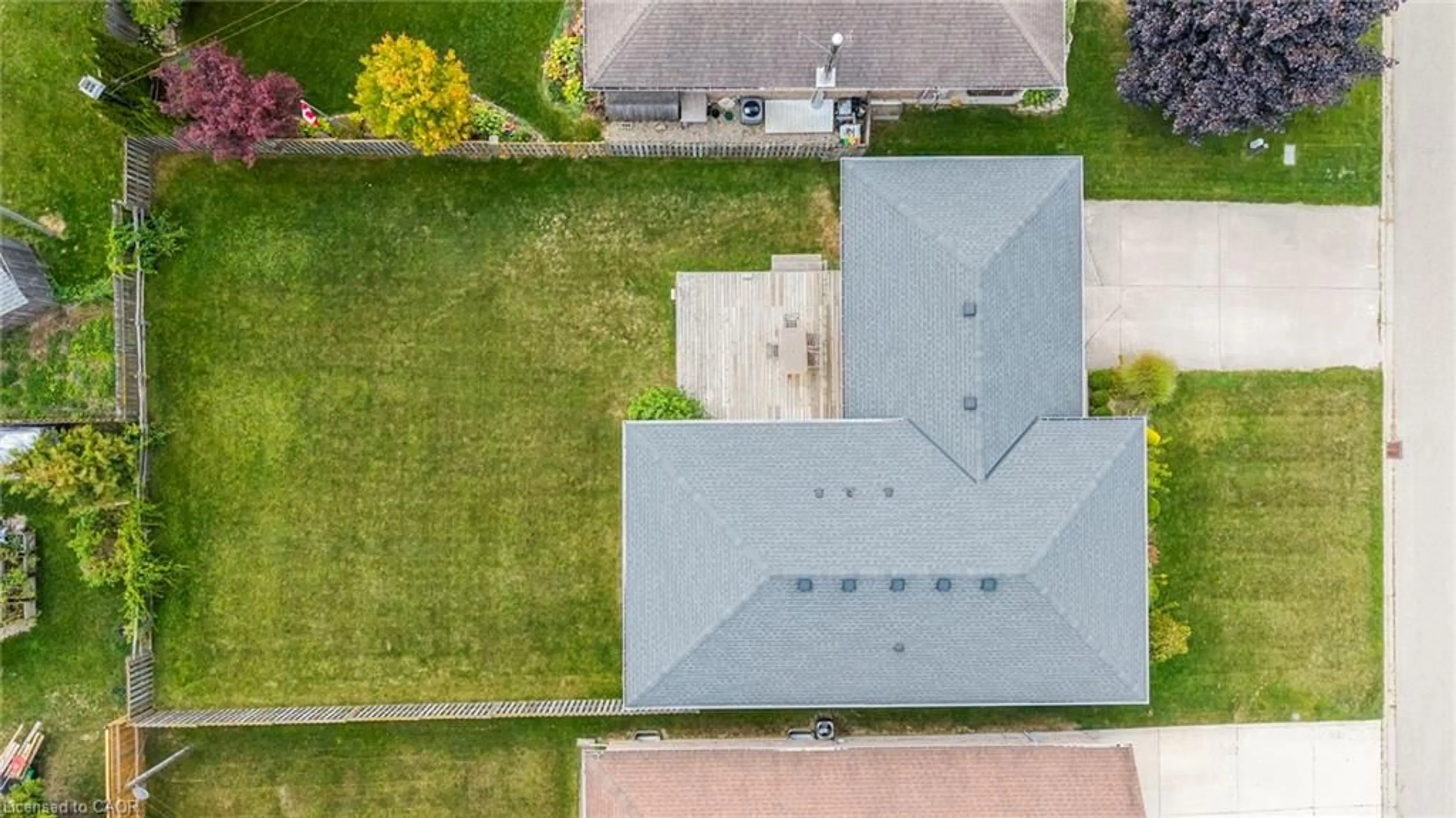 A pic from outside/outdoor area/front of a property/back of a property/a pic from drone, unknown for 920 Boyd Ave, Listowel Ontario N4W 3V5