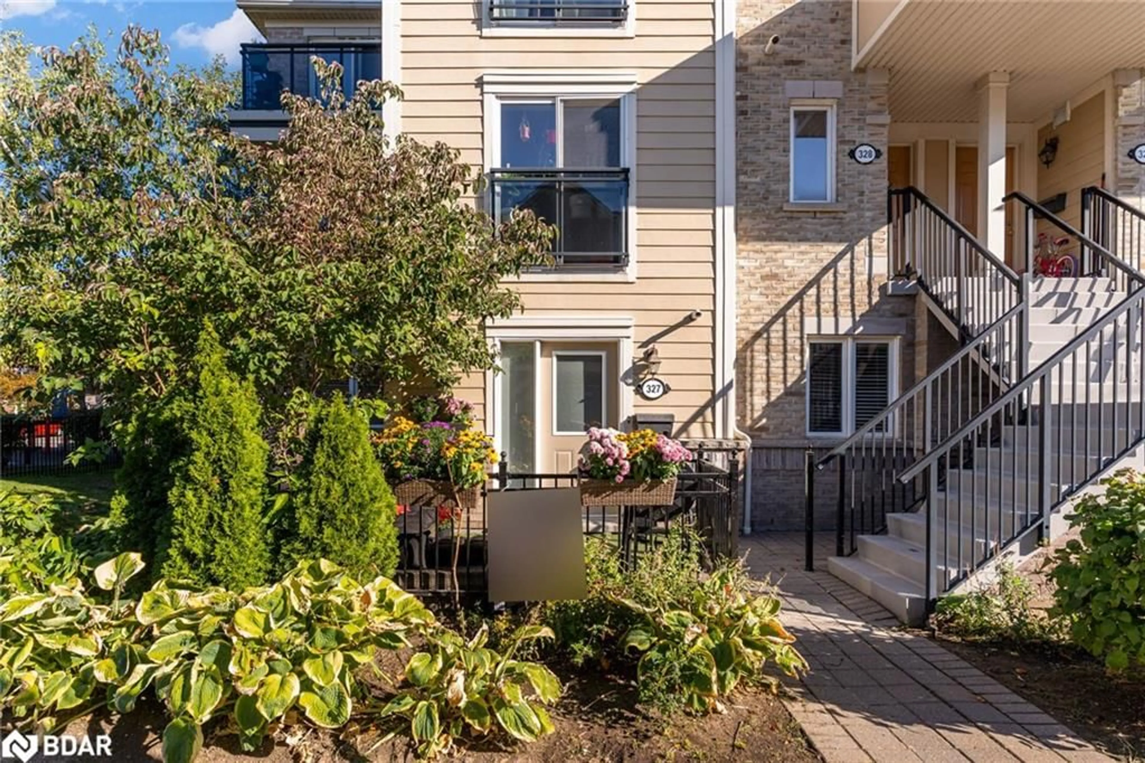 Patio, street for 4975 Southampton Dr #327, Mississauga Ontario L5M 8C5