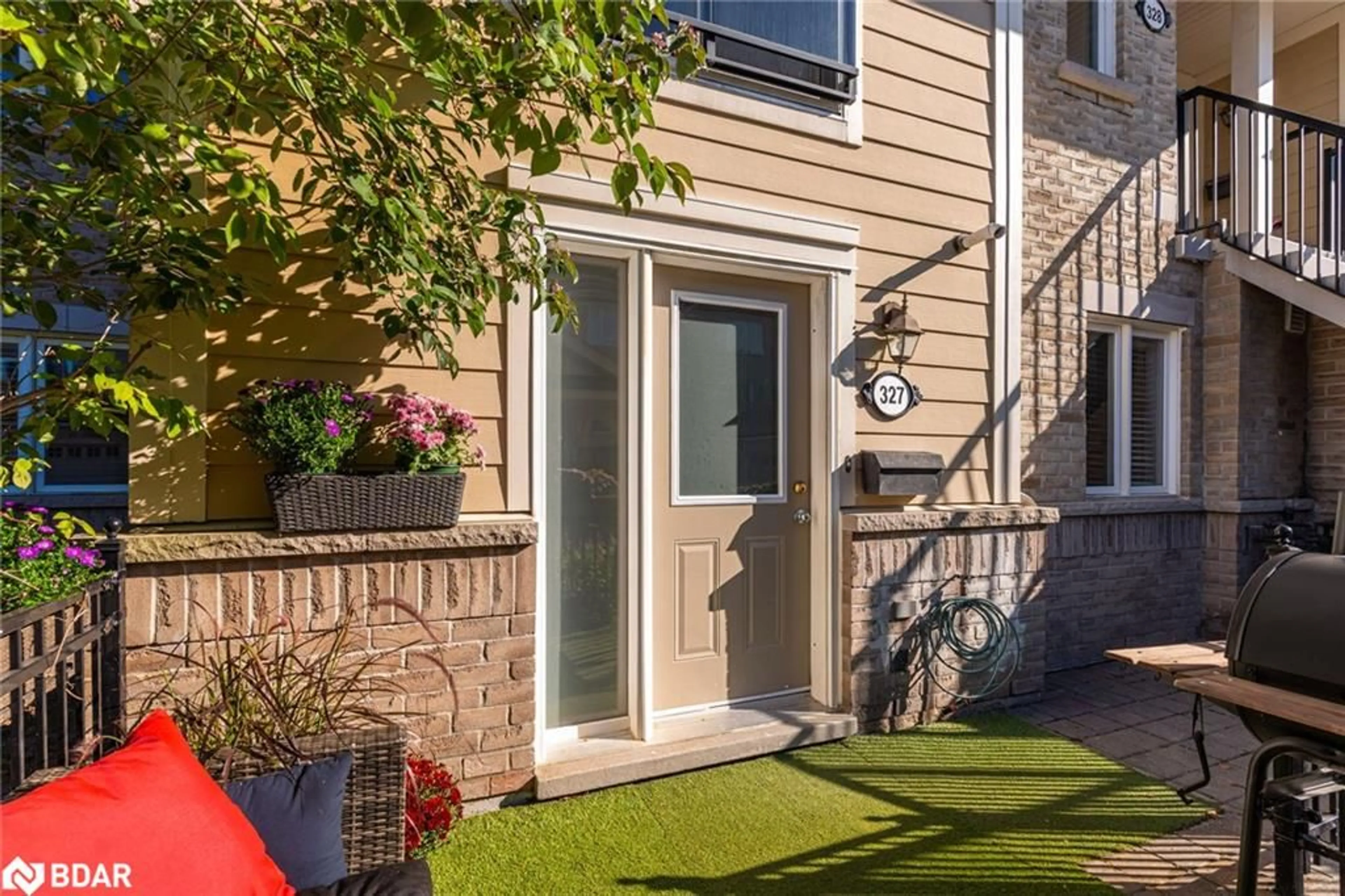 Patio, street for 4975 Southampton Dr #327, Mississauga Ontario L5M 8C5