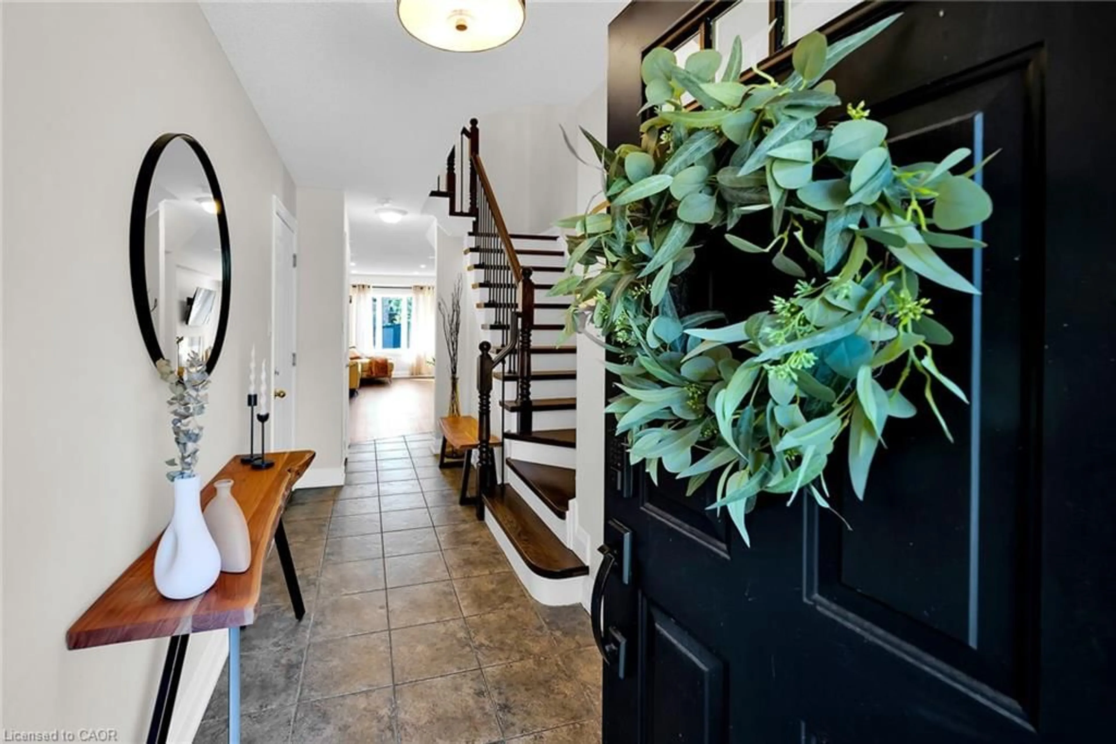 Indoor entryway for 29 Elderberry Ave, Grimsby Ontario L3M 5R5