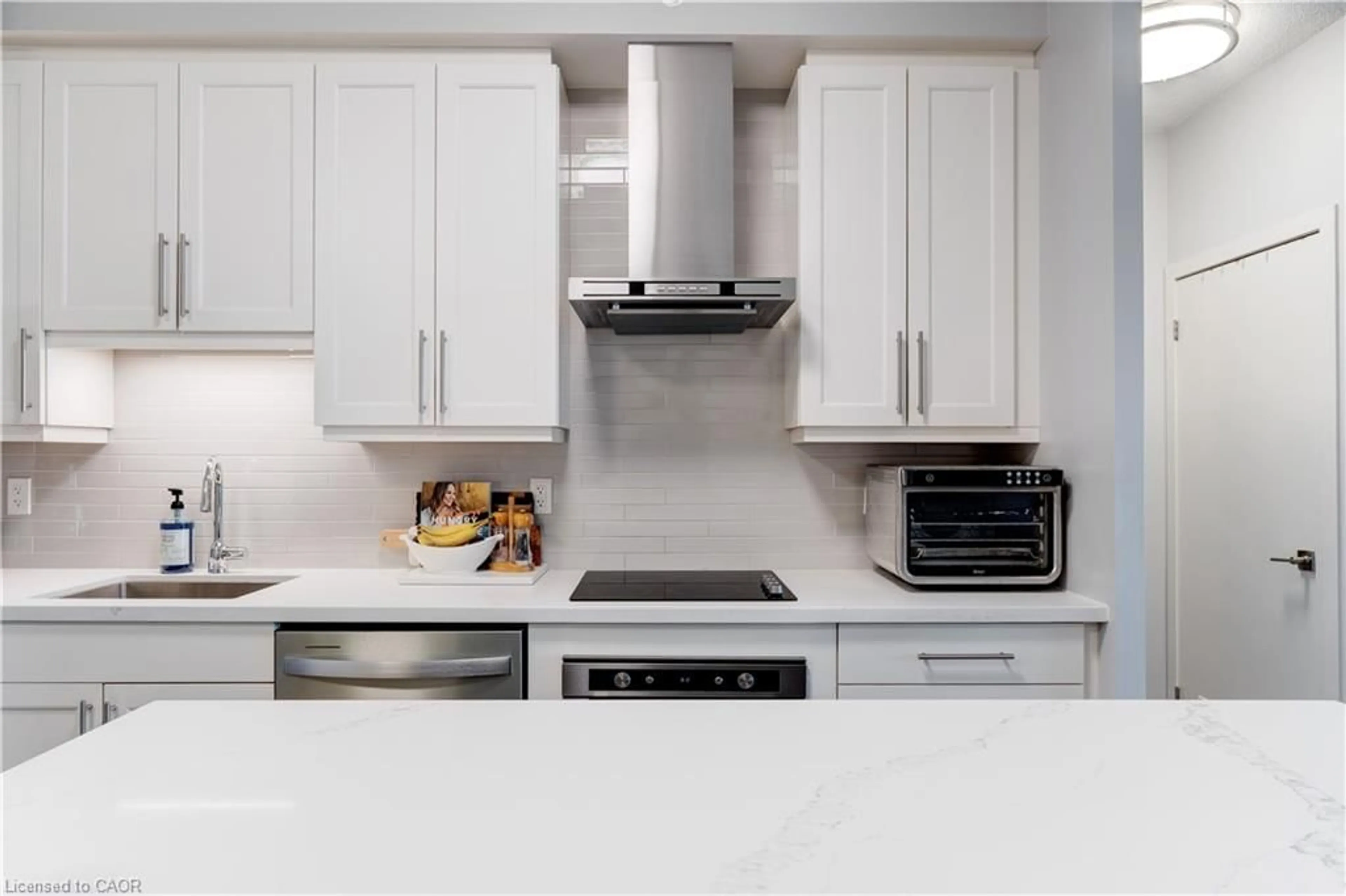 Contemporary kitchen, unknown for 2081 Fairview St #1003, Burlington Ontario L7R 0E4
