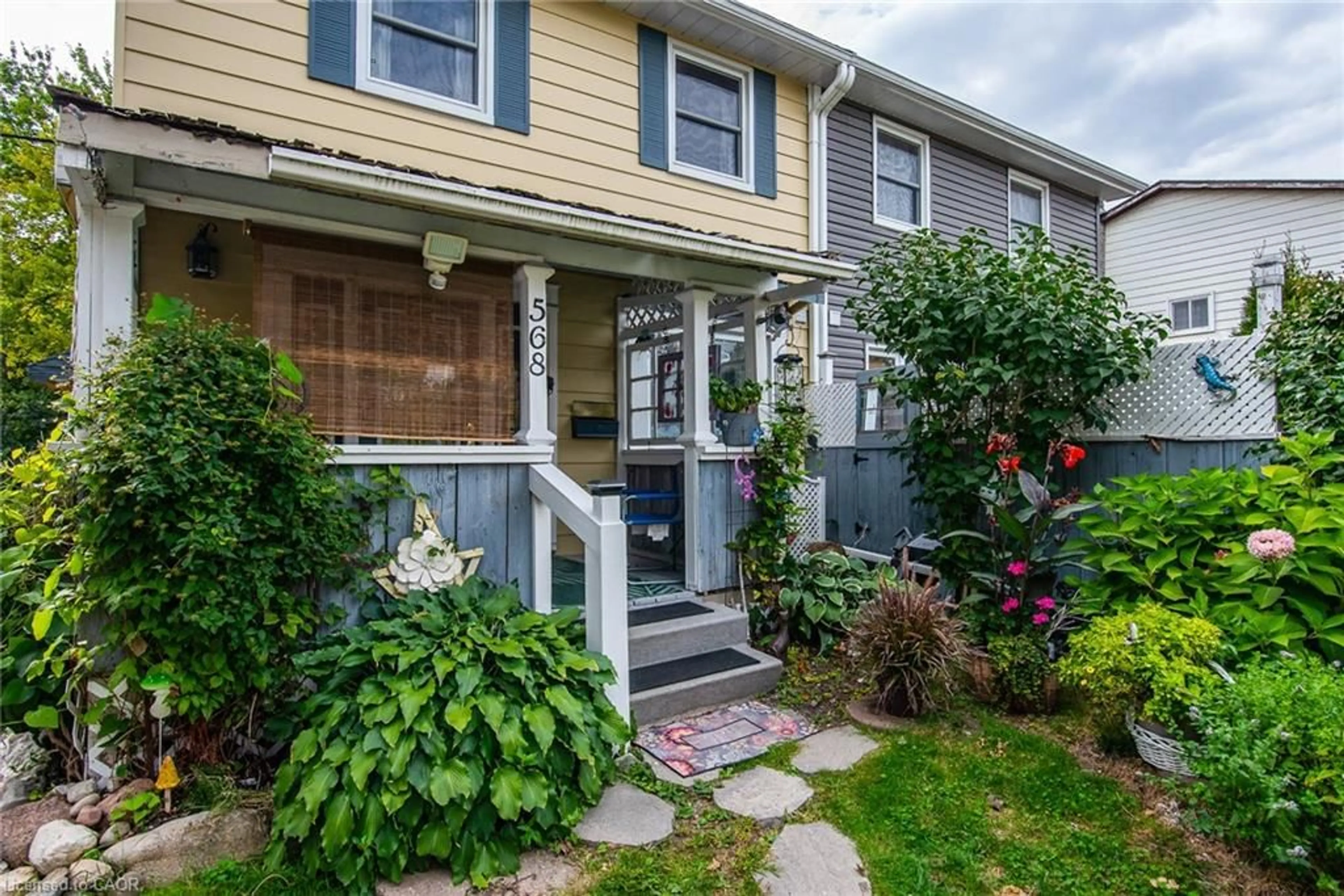 Home with vinyl exterior material, street for 568 Strasburg Rd, Kitchener Ontario N2E 1T8