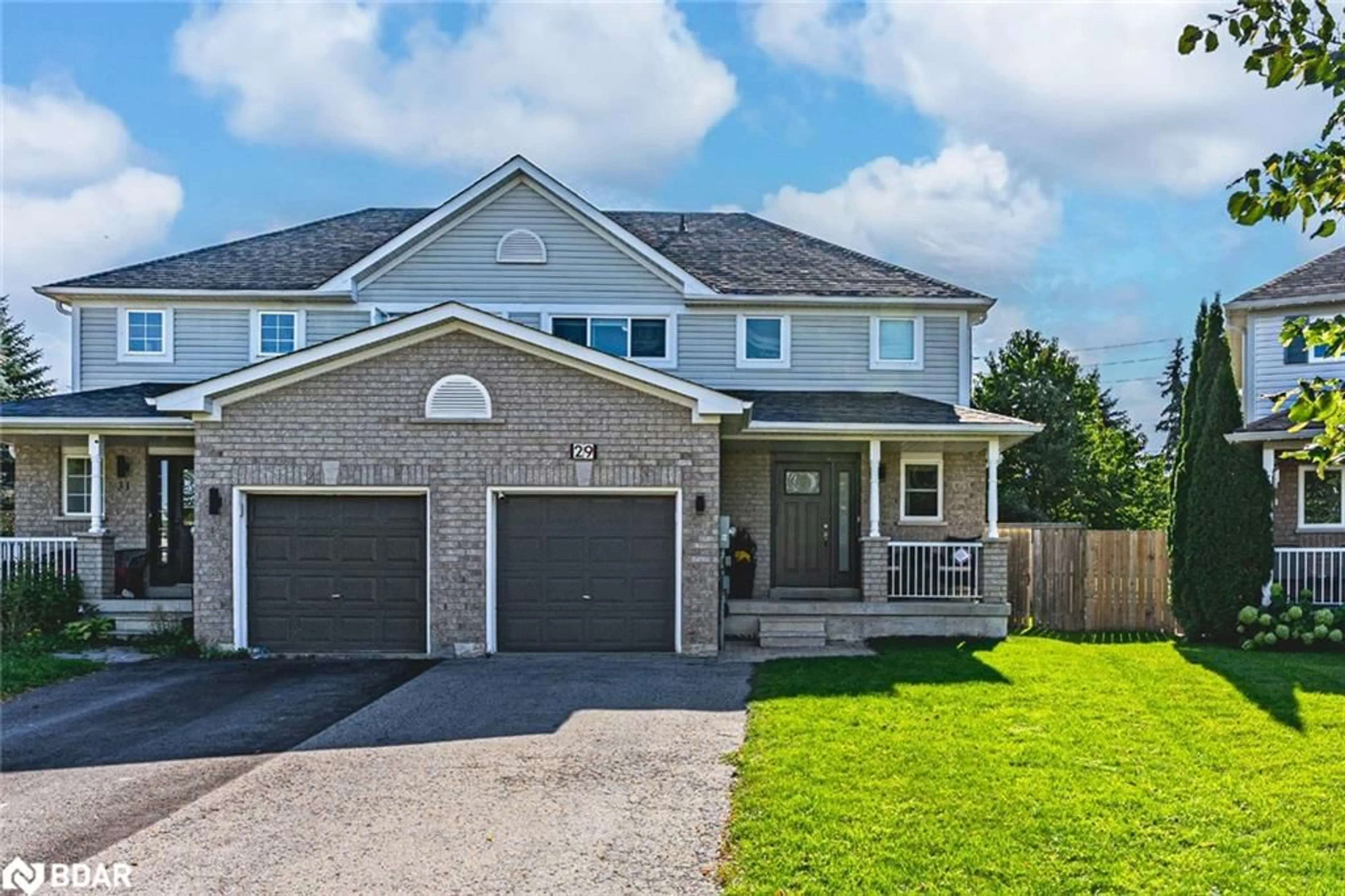 Home with brick exterior material, street for 29 Heritage Crt, Barrie Ontario L4N 0E7