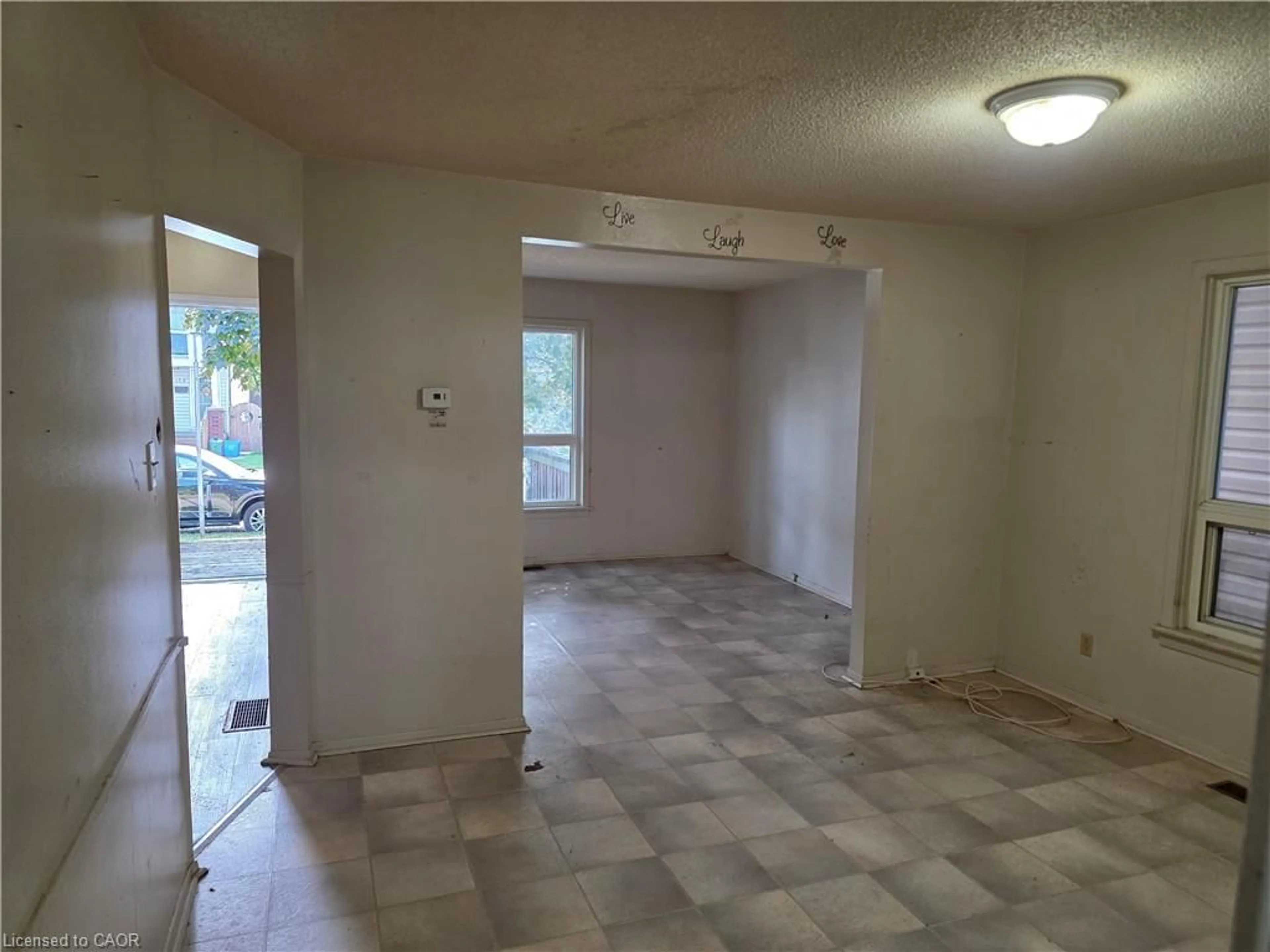 A pic of a room for 155 Avondale St, Hamilton Ontario L8L 7C1