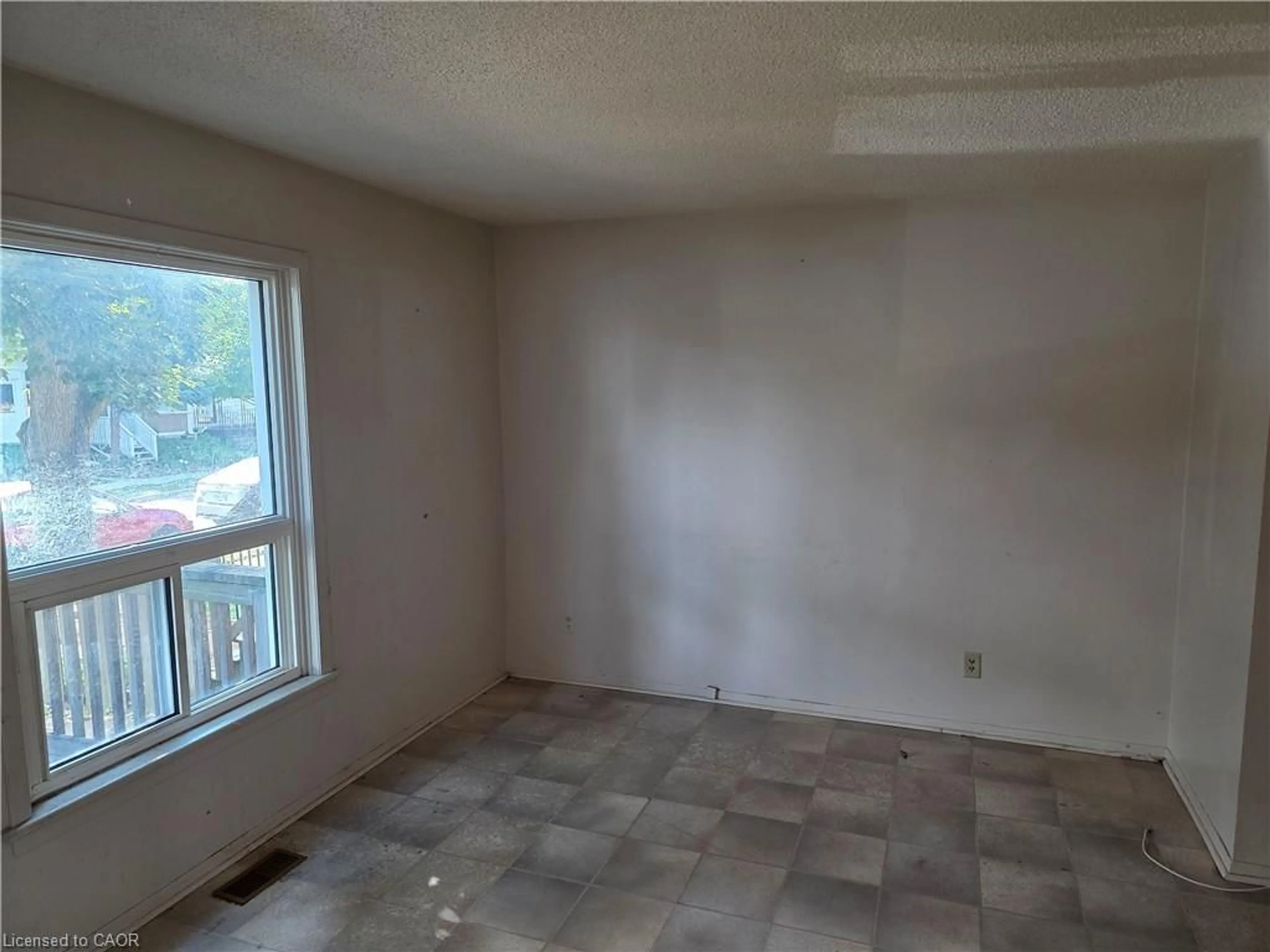 A pic of a room for 155 Avondale St, Hamilton Ontario L8L 7C1