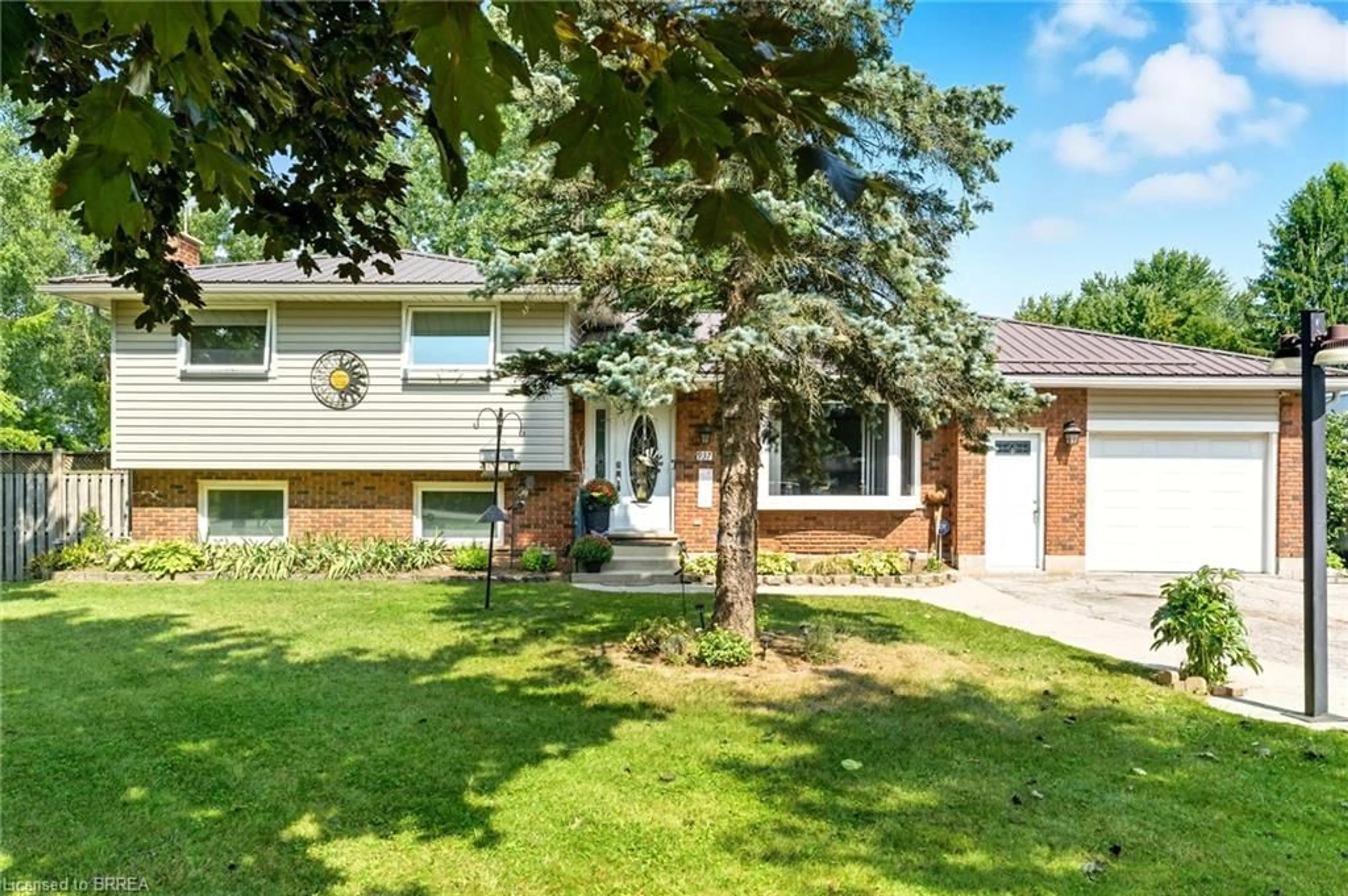 Home with vinyl exterior material, street for 937 6th Concession, Waterford Ontario N0E 1Y0