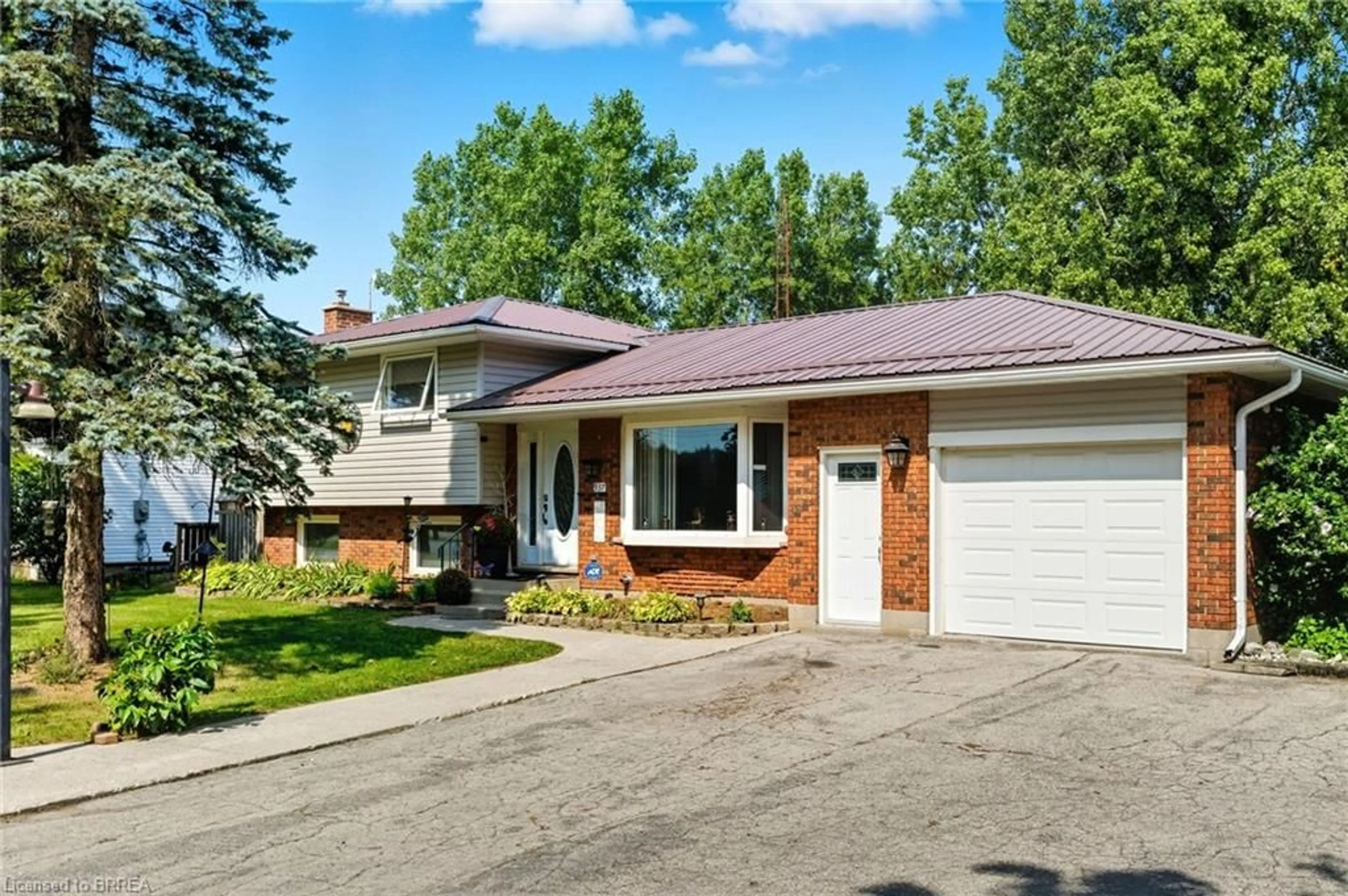Home with vinyl exterior material, street for 937 6th Concession, Waterford Ontario N0E 1Y0