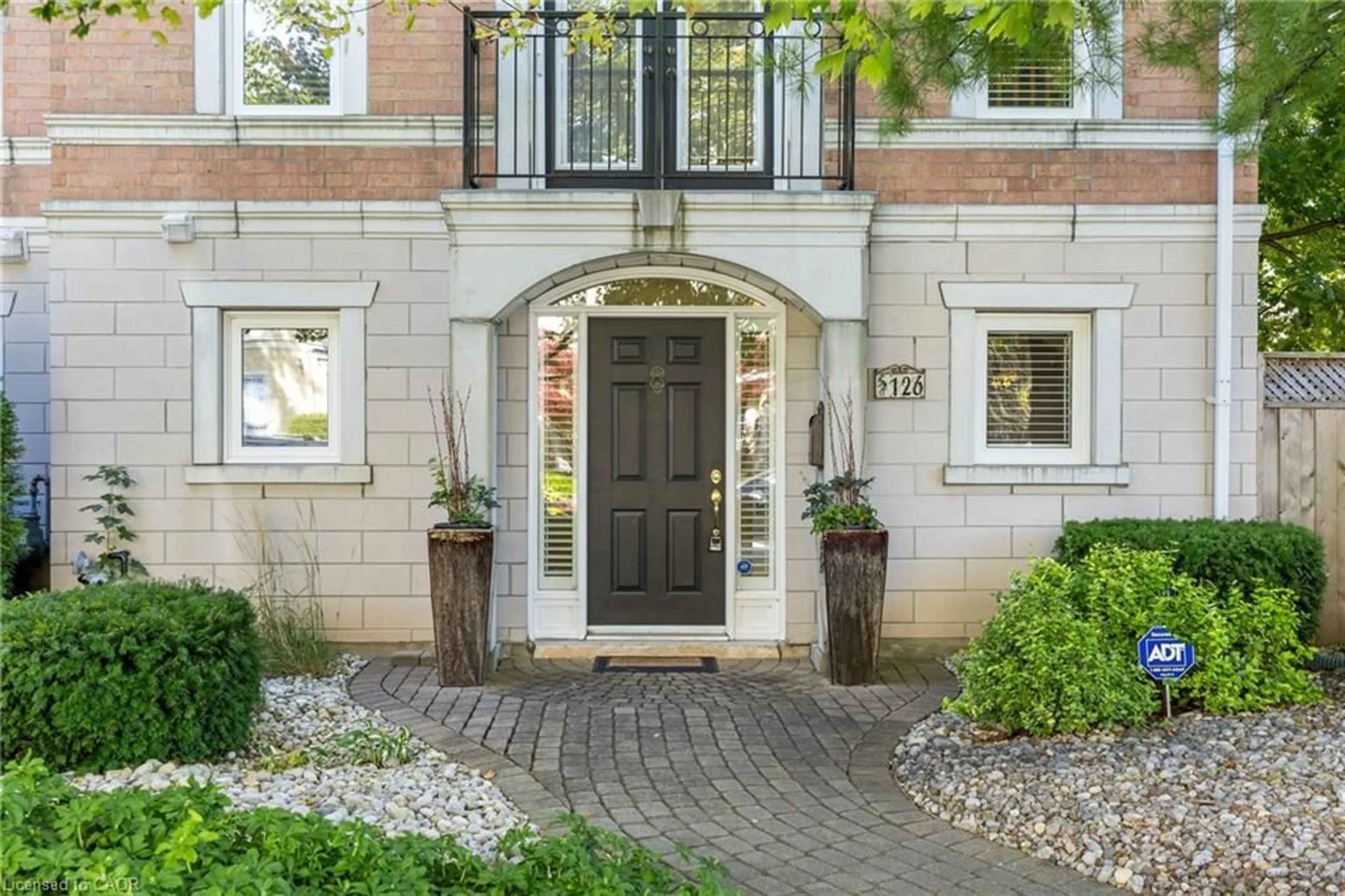 Indoor entryway for 126 Brant St, Oakville Ontario L6K 3X6